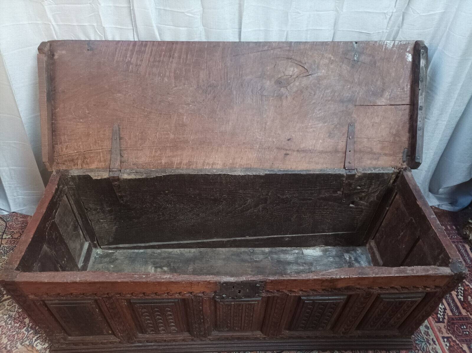 Louis XIII chest in carved walnut, 17th century