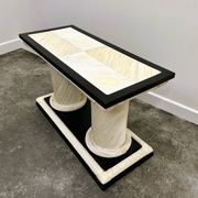 Table console en rotin organique Howard Dilday des années 1970 avec bordure laquée noire.