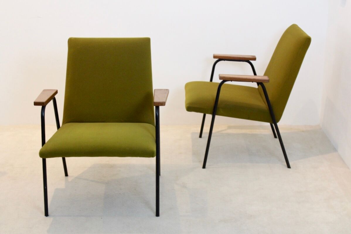 Paire de fauteuils Pierre Guariche par Meurop