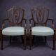 Paire de fauteuils en bois sculpté de style néoclassique, début XIXe