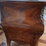 Commode tombeau Louis XV,  époque estampillée Leonard Boudin