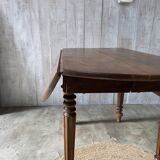 Extendable country table