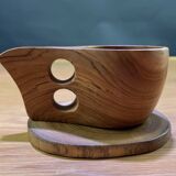 Service de tasses en bois avec soucoupes