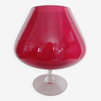 Vase  rouge années 70  forme verre à cognac
