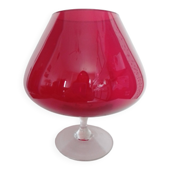 Vase  rouge années 70  forme verre à cognac
