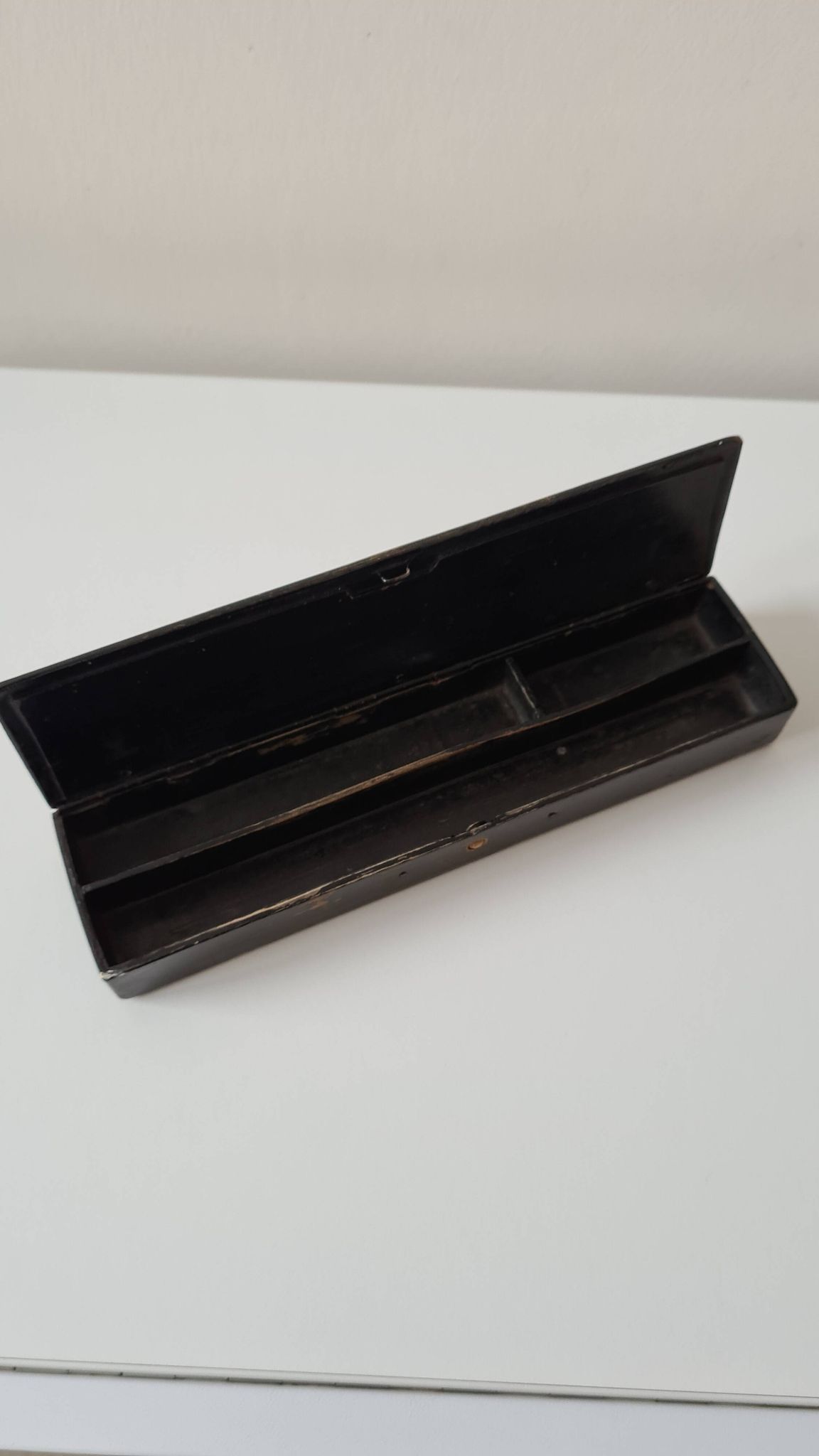 Former pen tray