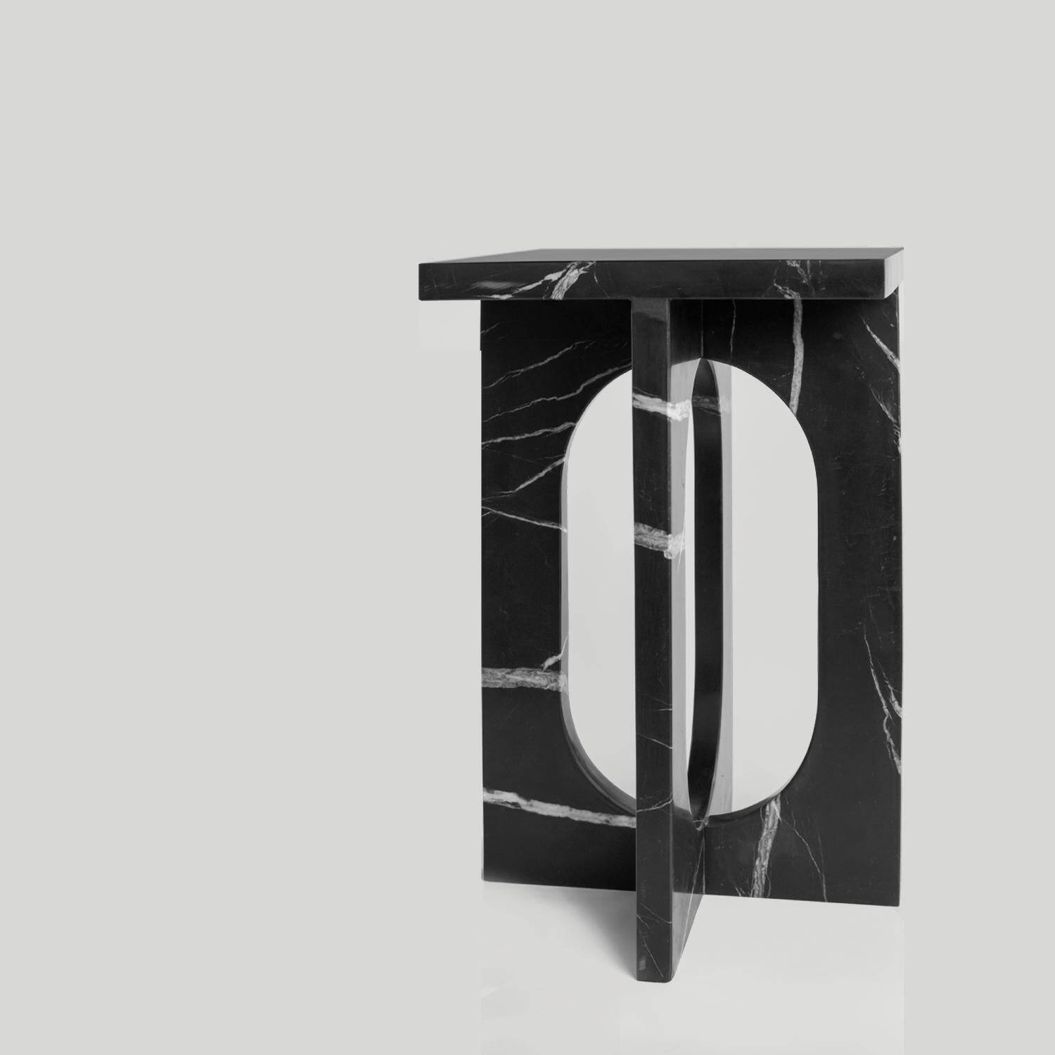 Table d'appoint en marbre noir "BOND"