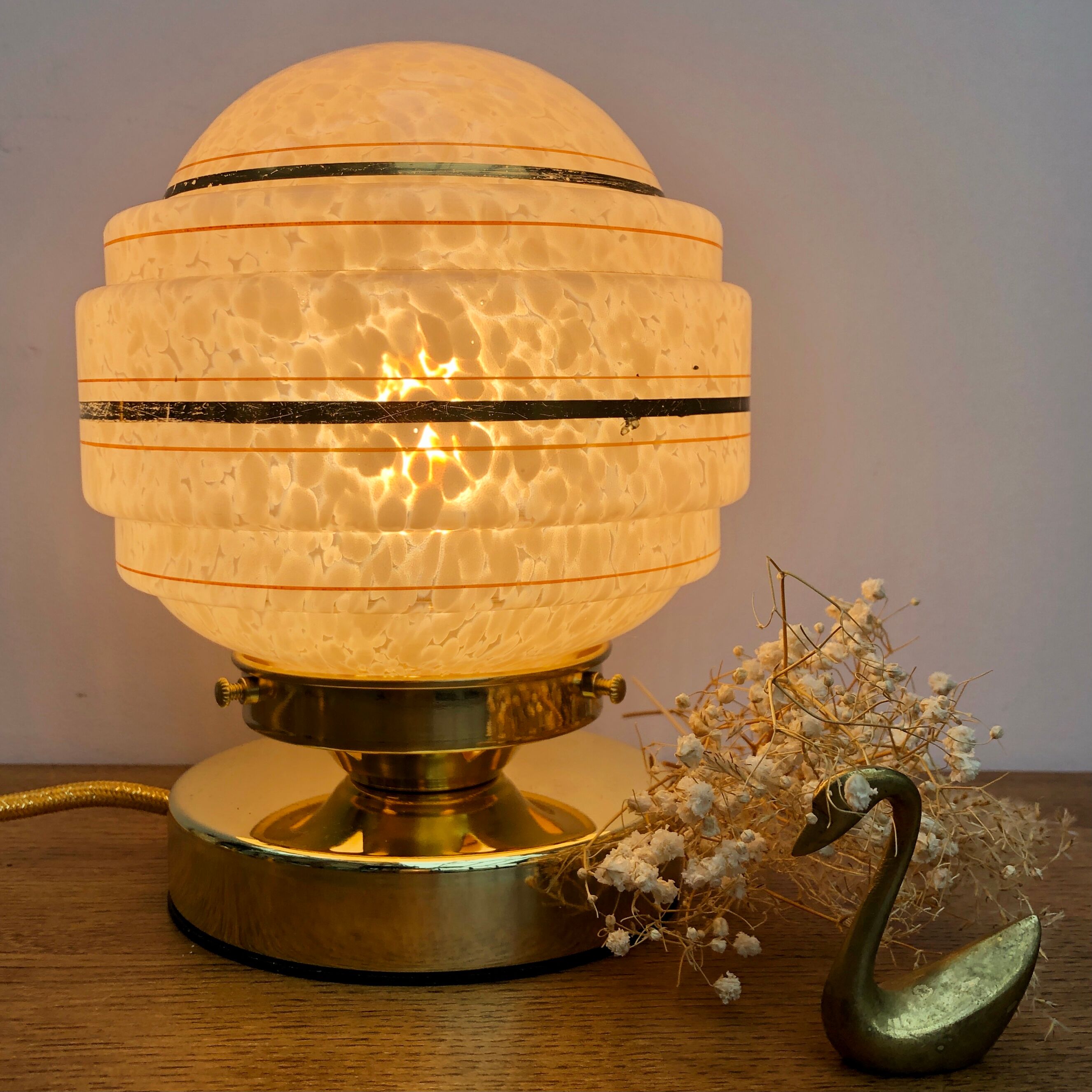 Vintage globe-laying lamp