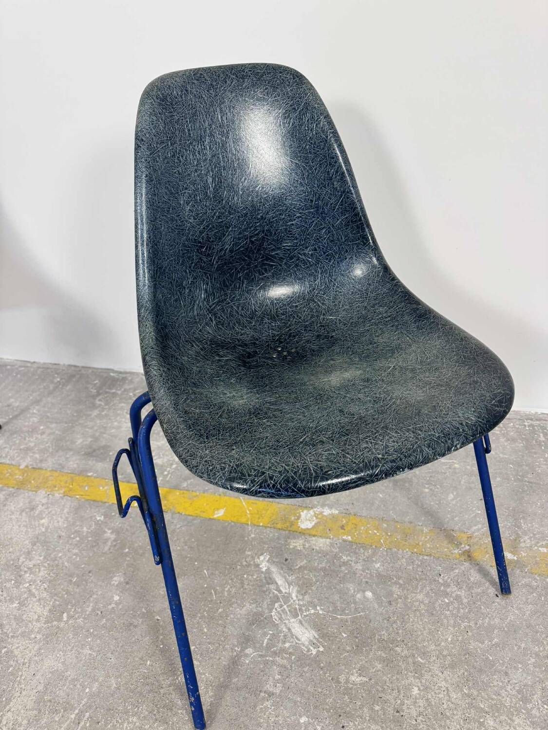 Lot of 4 Eames DSS chairs in fibre H Miller