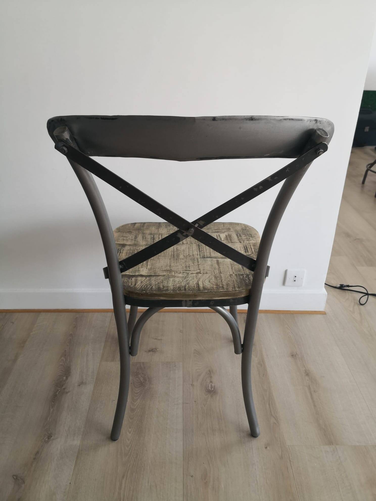 Chaise en métal