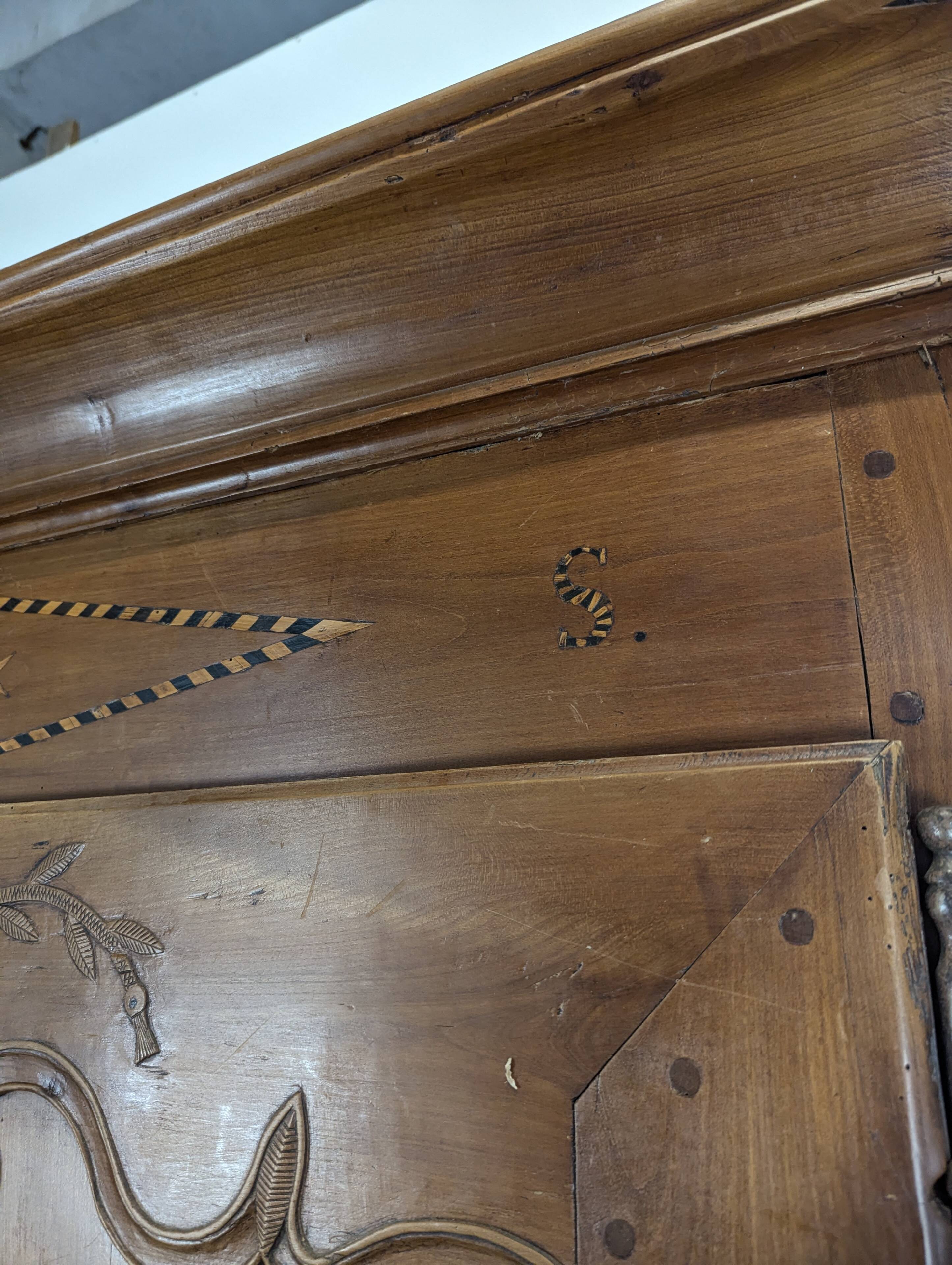 Standing man Louis XV in carved and marquetry cherry wood with a star.