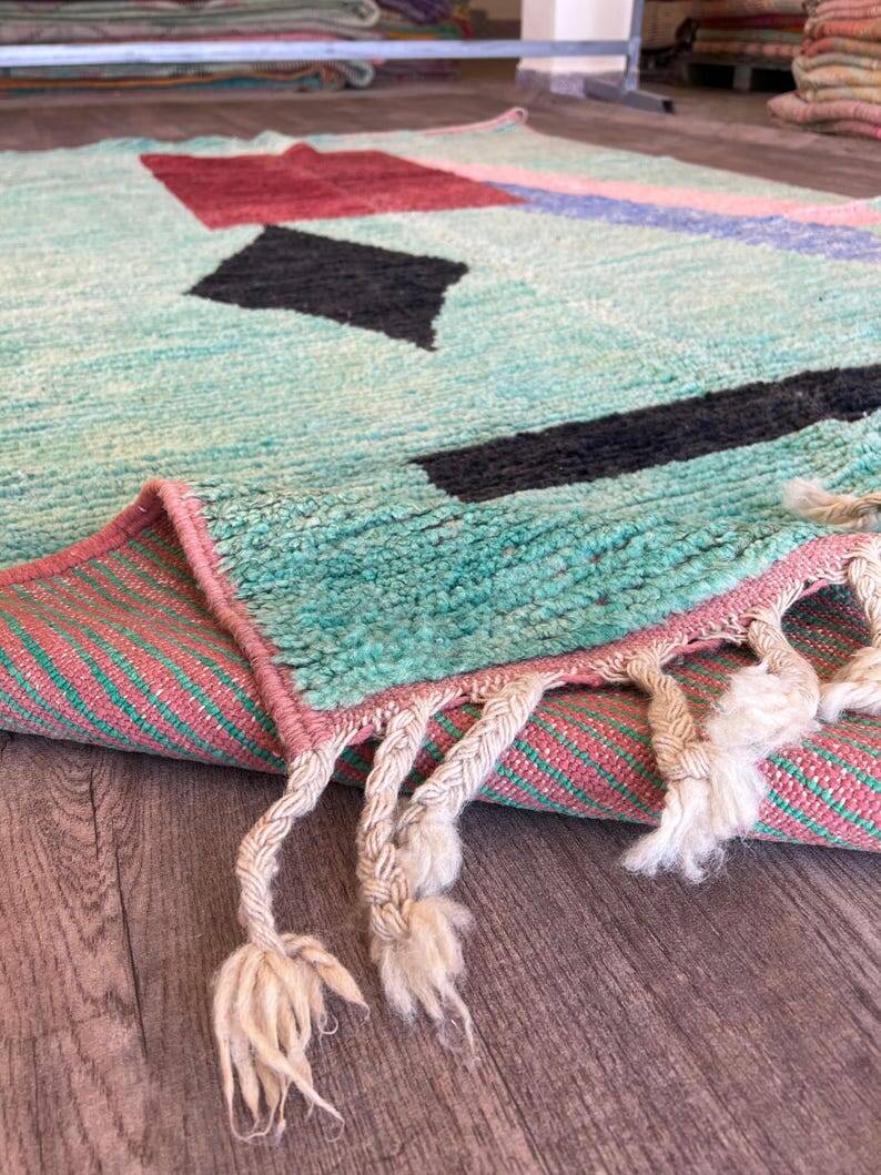 Traditional Moroccan rug 250cm x 150cm