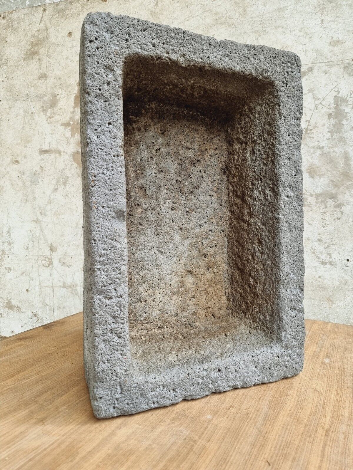 Auge en pierre lavabo antique français