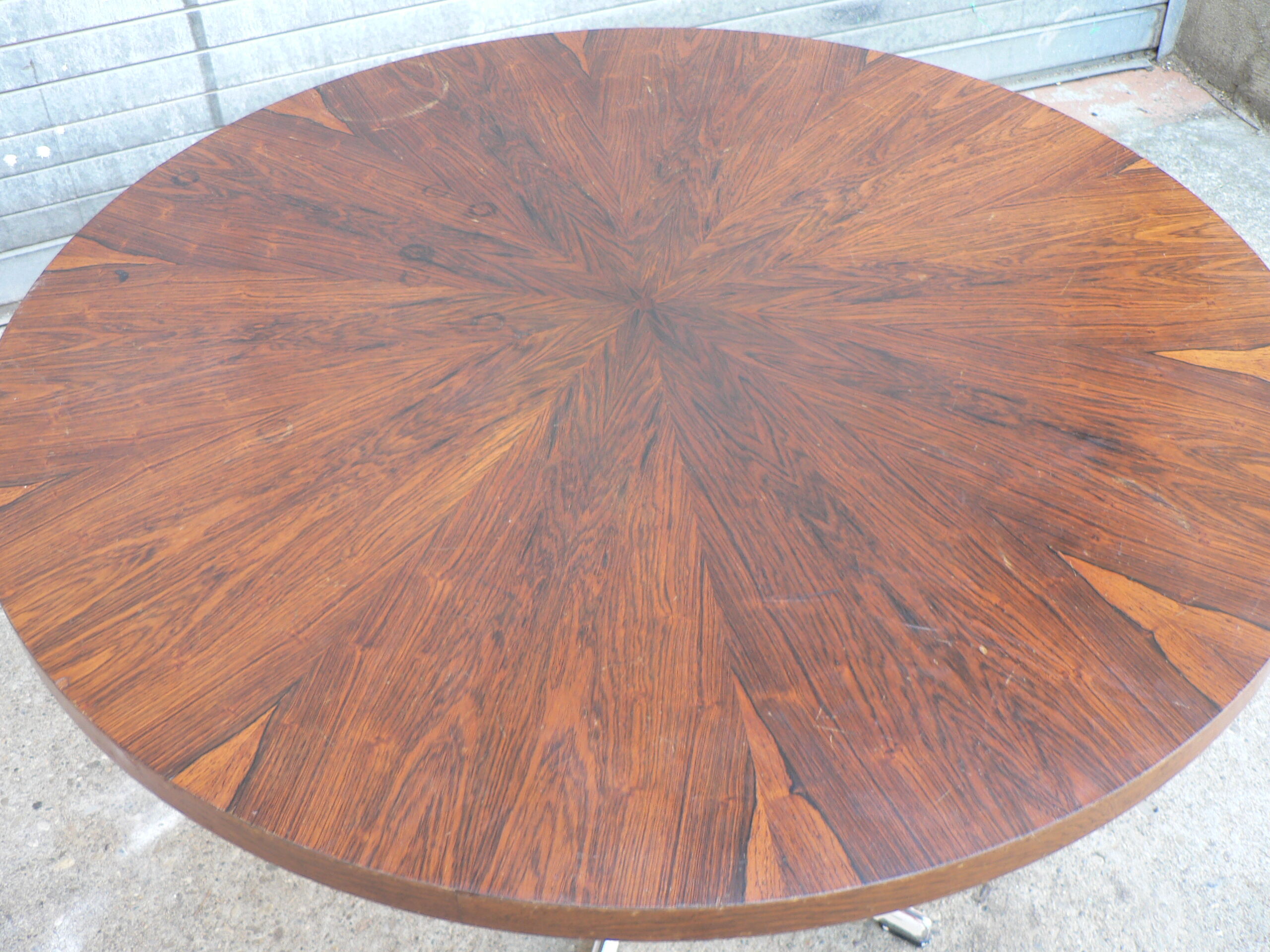 Table ronde vintage en palissandre
