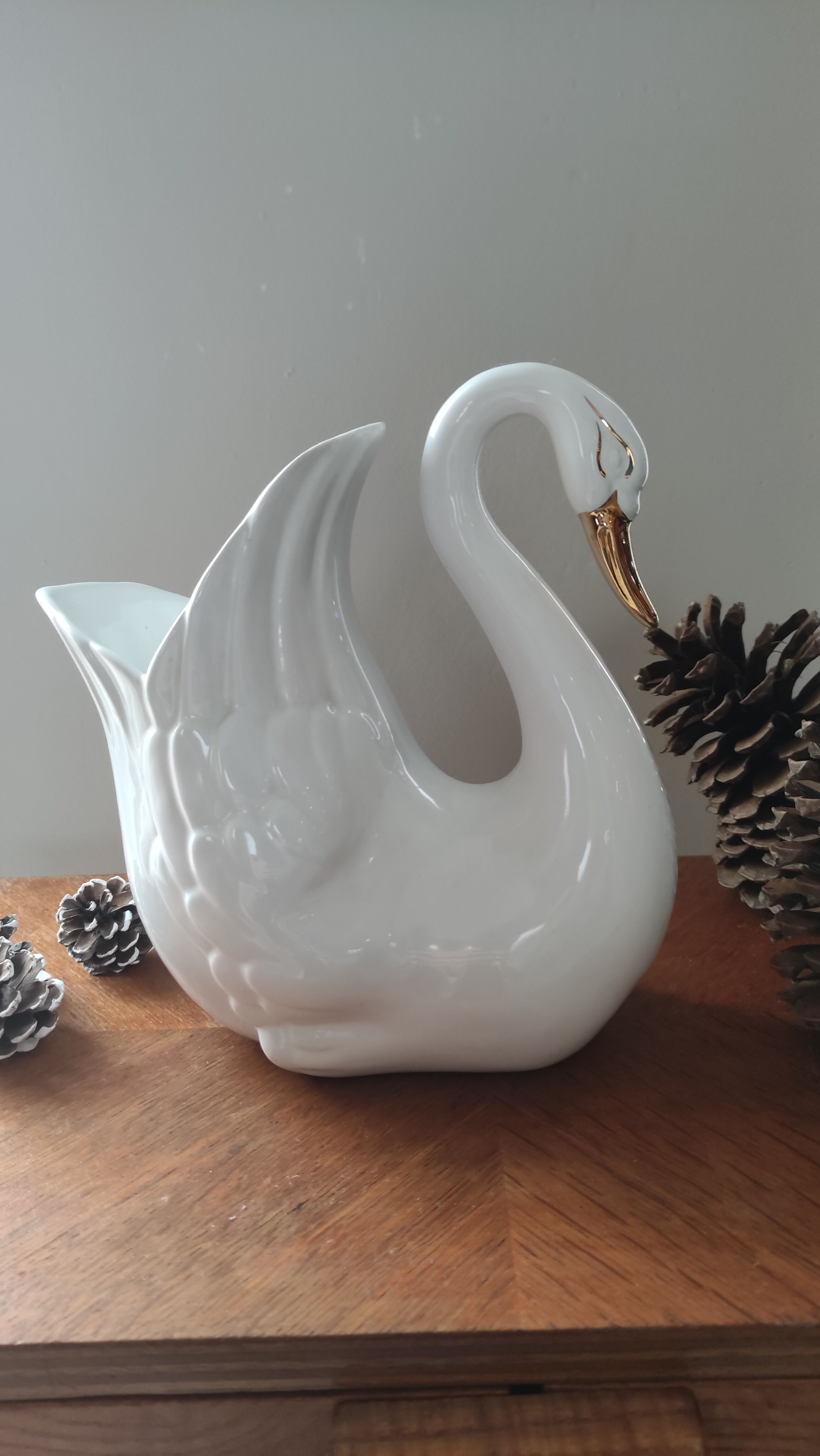 Vase or swan pot cover