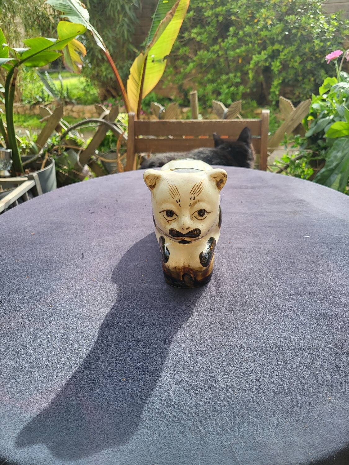 Cizhou style ceramic neck rest cat