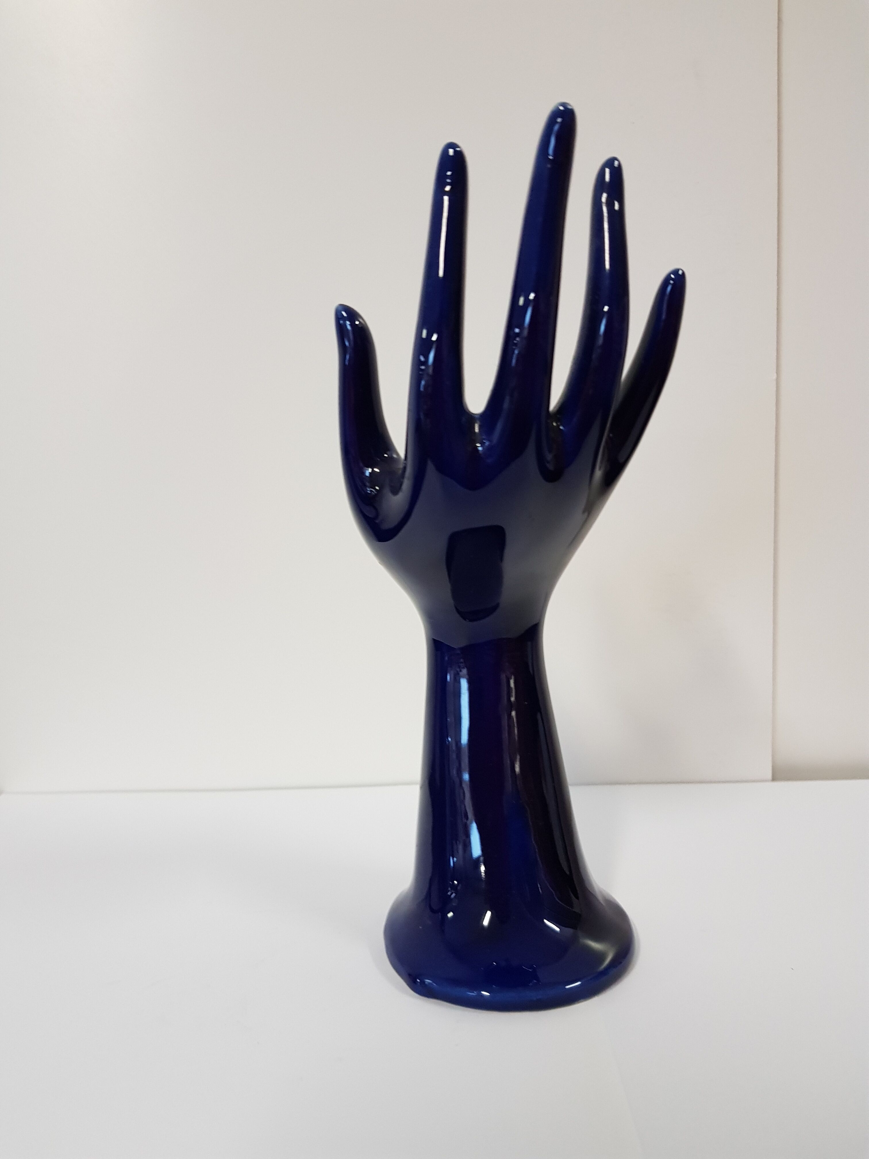 Hand baguier in navy blue faience