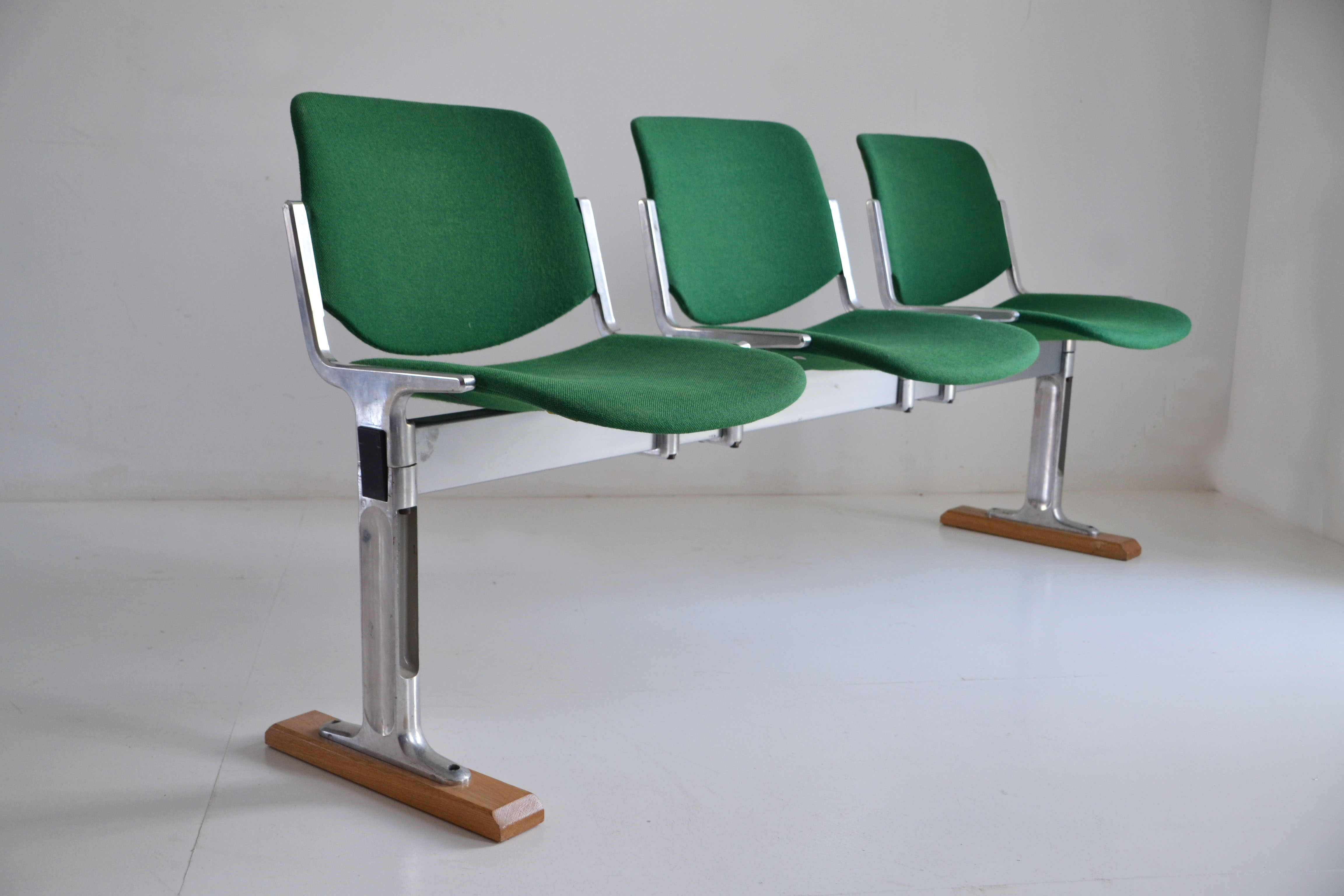 Castelli's Italian bench by Giancarlo Piretti
