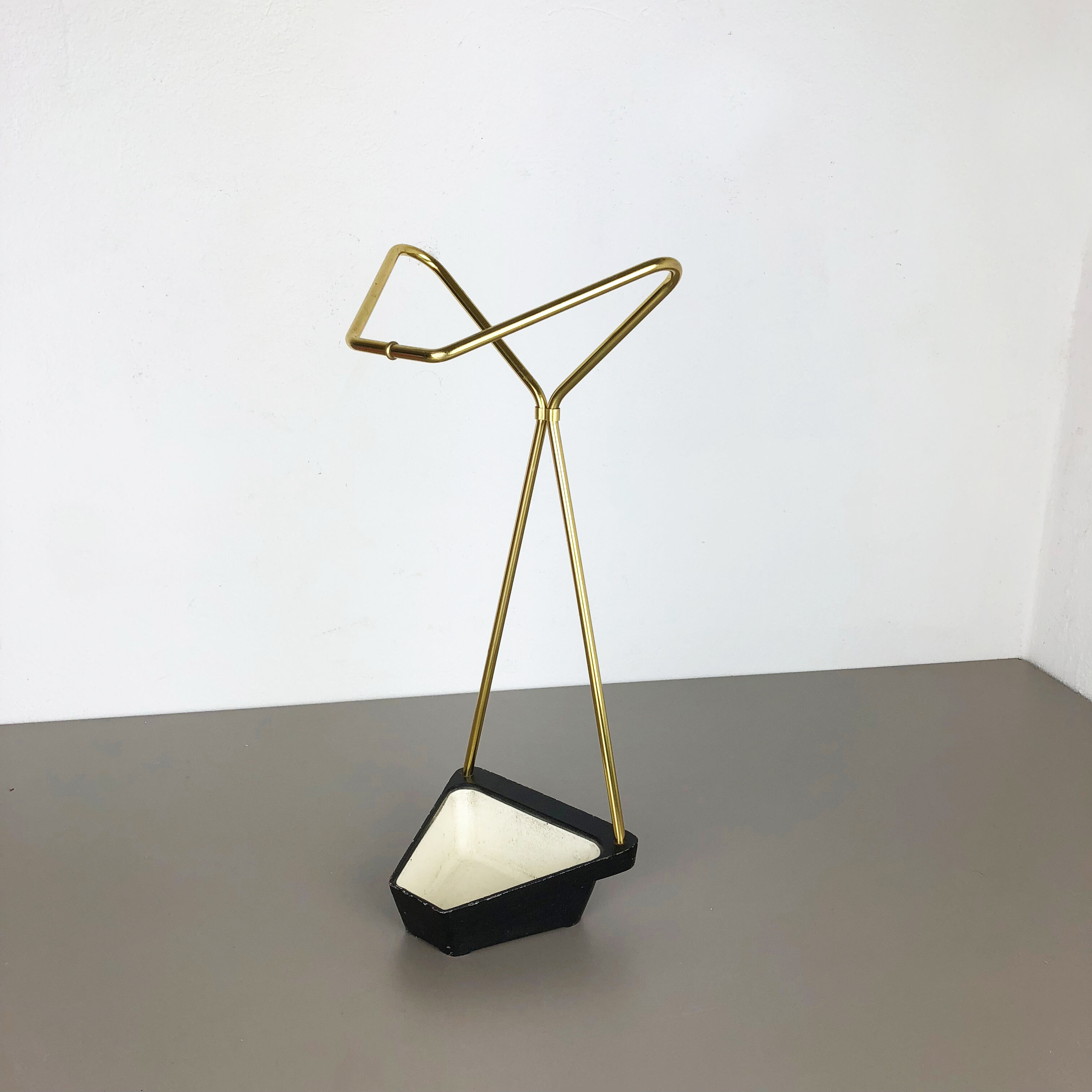 Porte-parapluie en métal laiton moderniste Bauhaus Allemagne années 1950