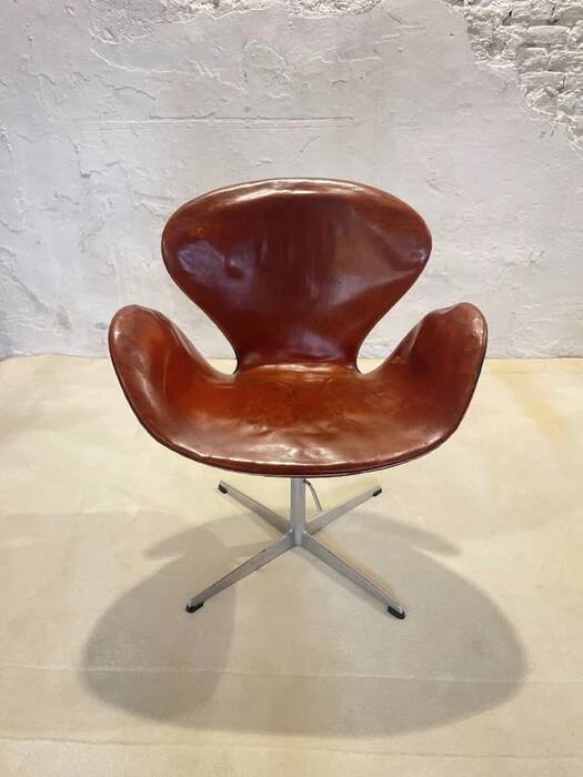 First edition Arne Jacobsen Swan chair, original patinated leather, 1950s