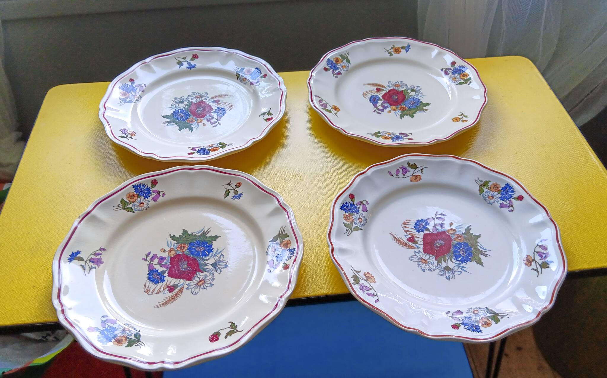 4 Digoin Sarreguemines “Agreste” flower pattern dinner plates