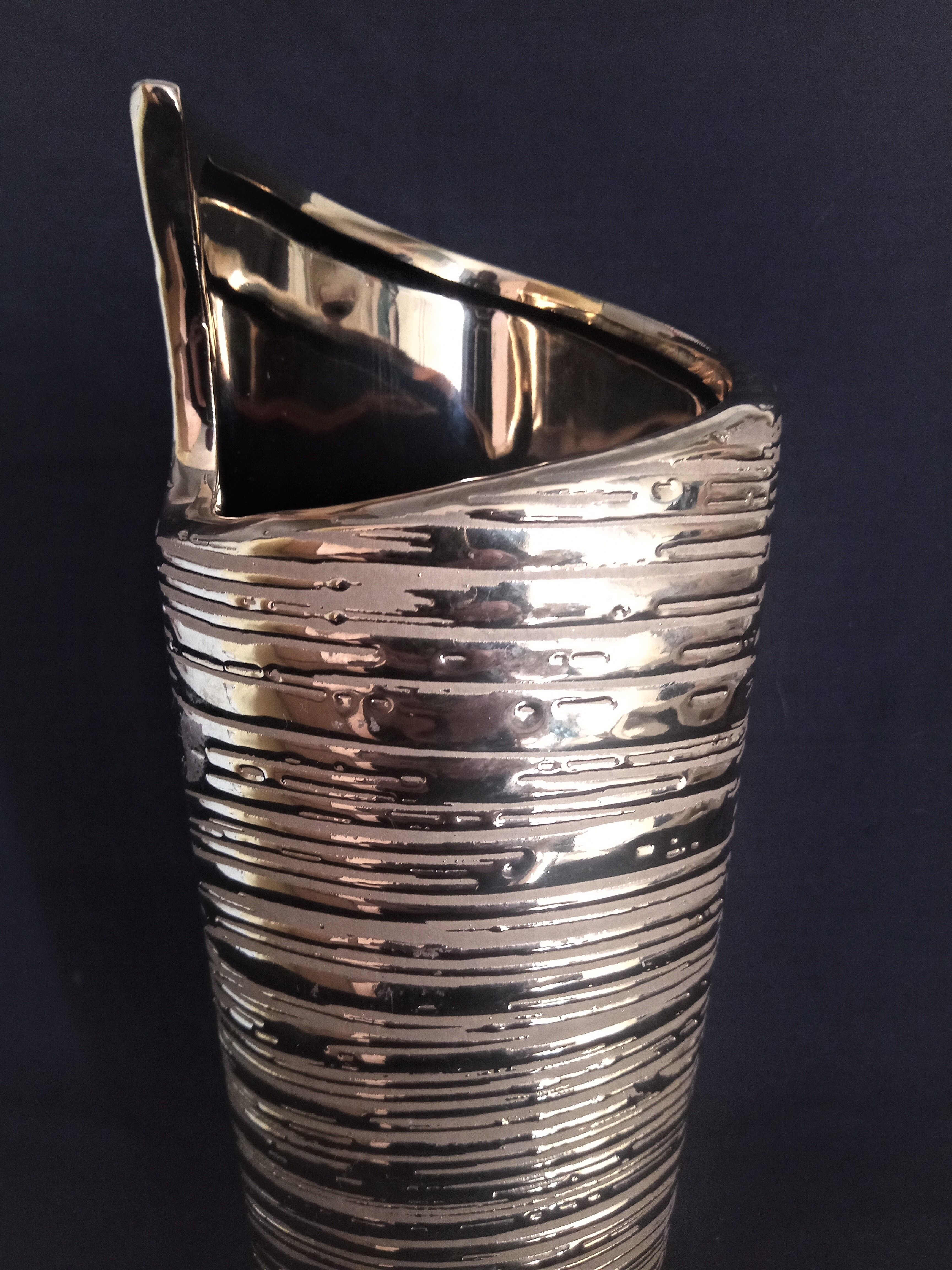 Cubist vase in gilded and ridged ceramic