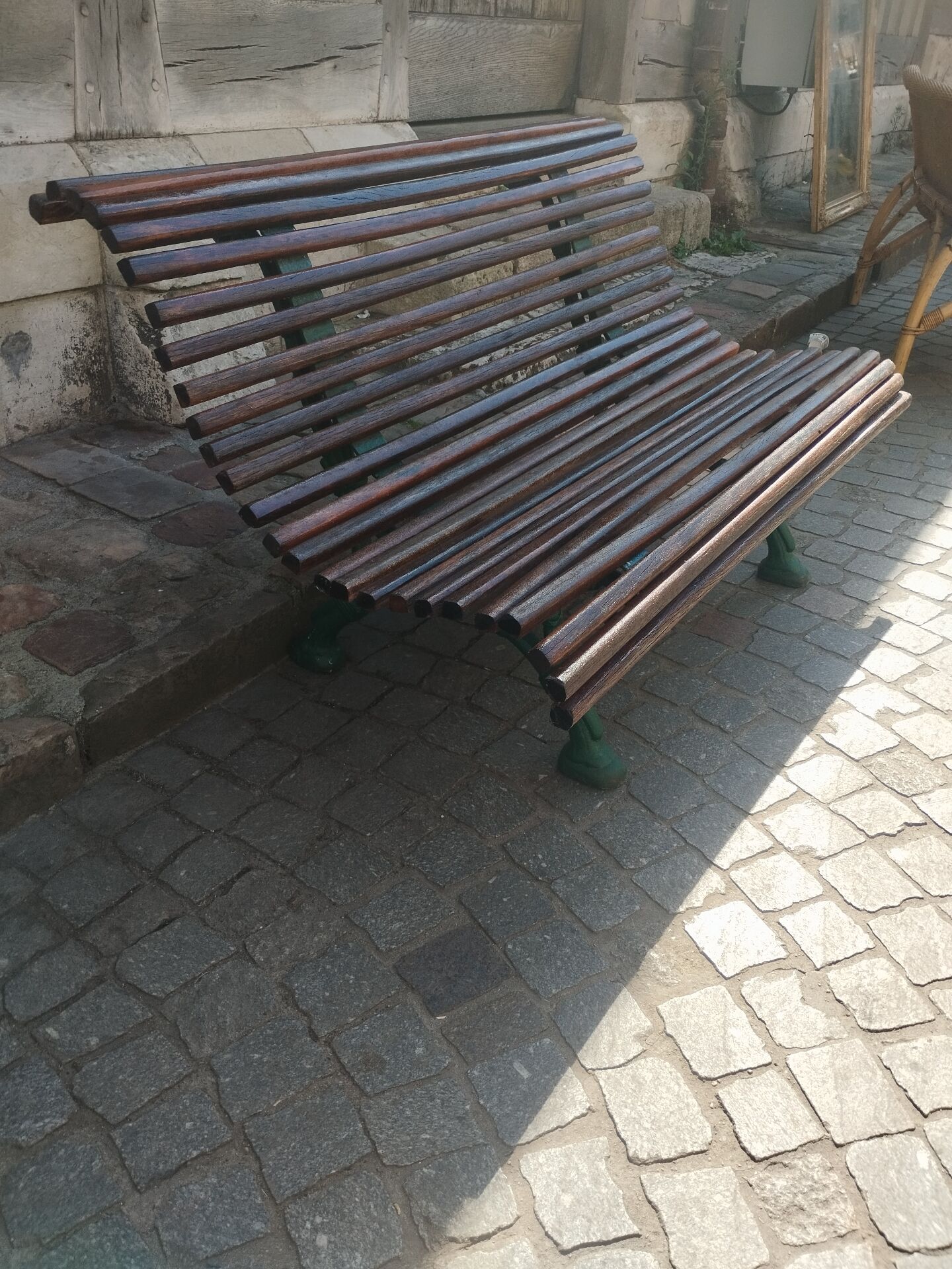 Banc de jardin ancien avec pieds en fonte