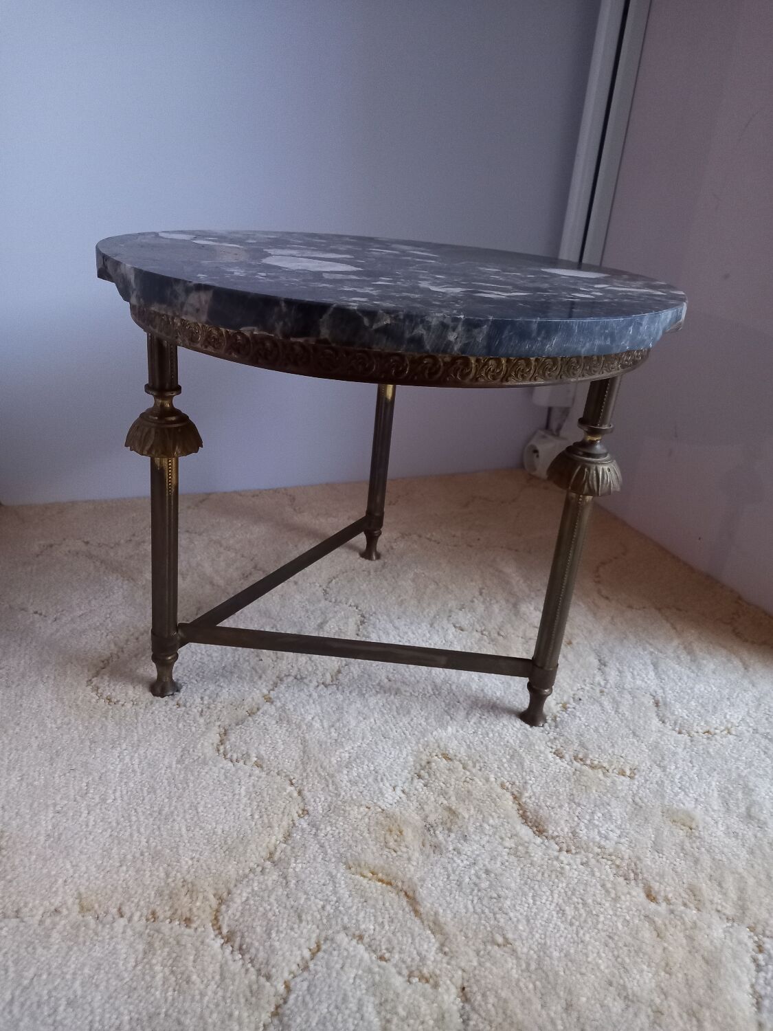 Small coffee table in marble and brass