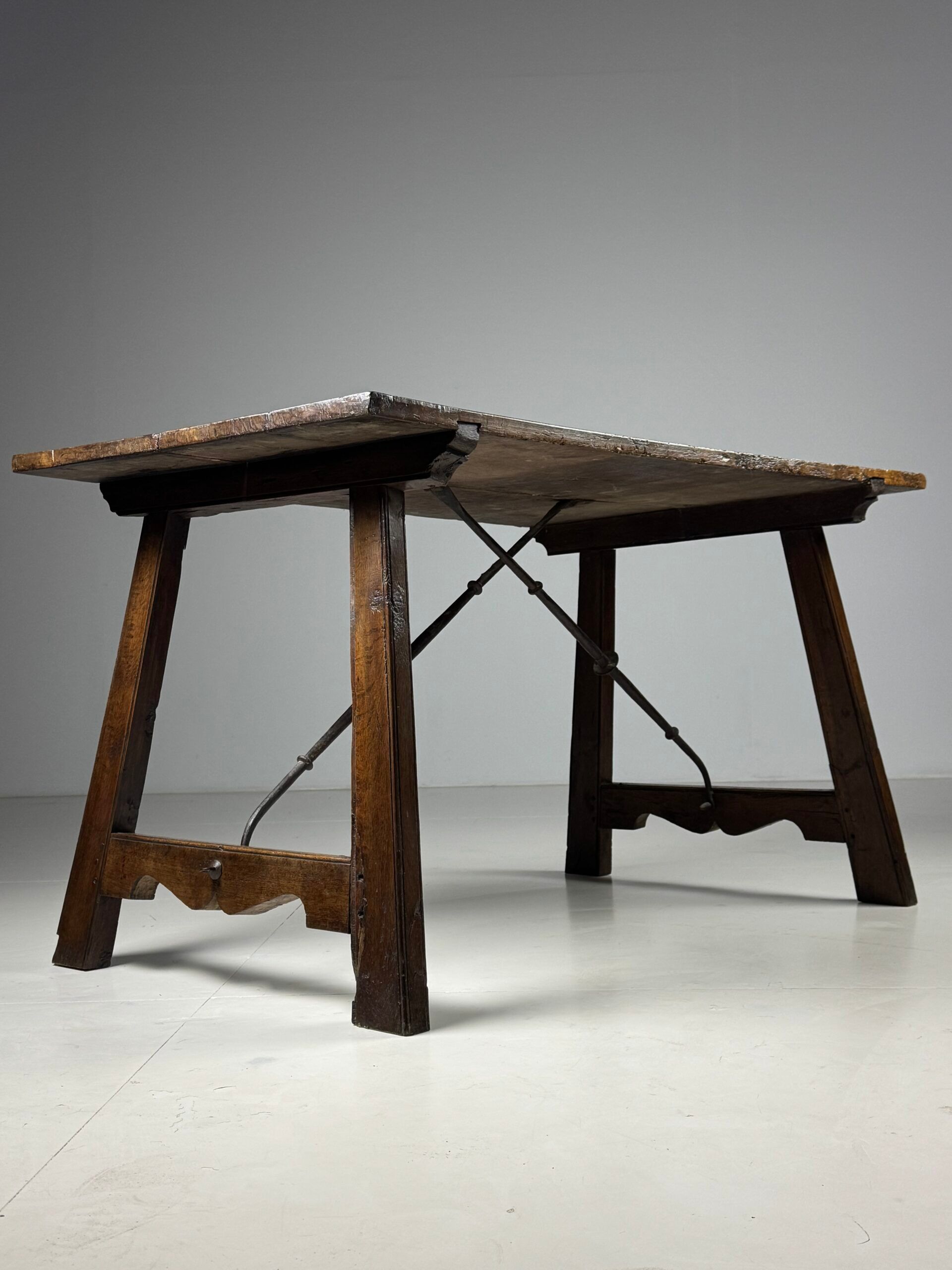 Table espagnole du XVIIIe siècle