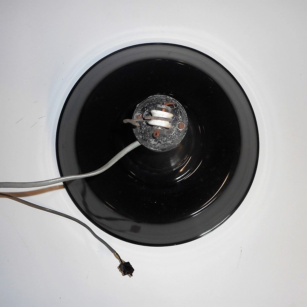 Suspension industrielle en fer émaillé noir blanc
