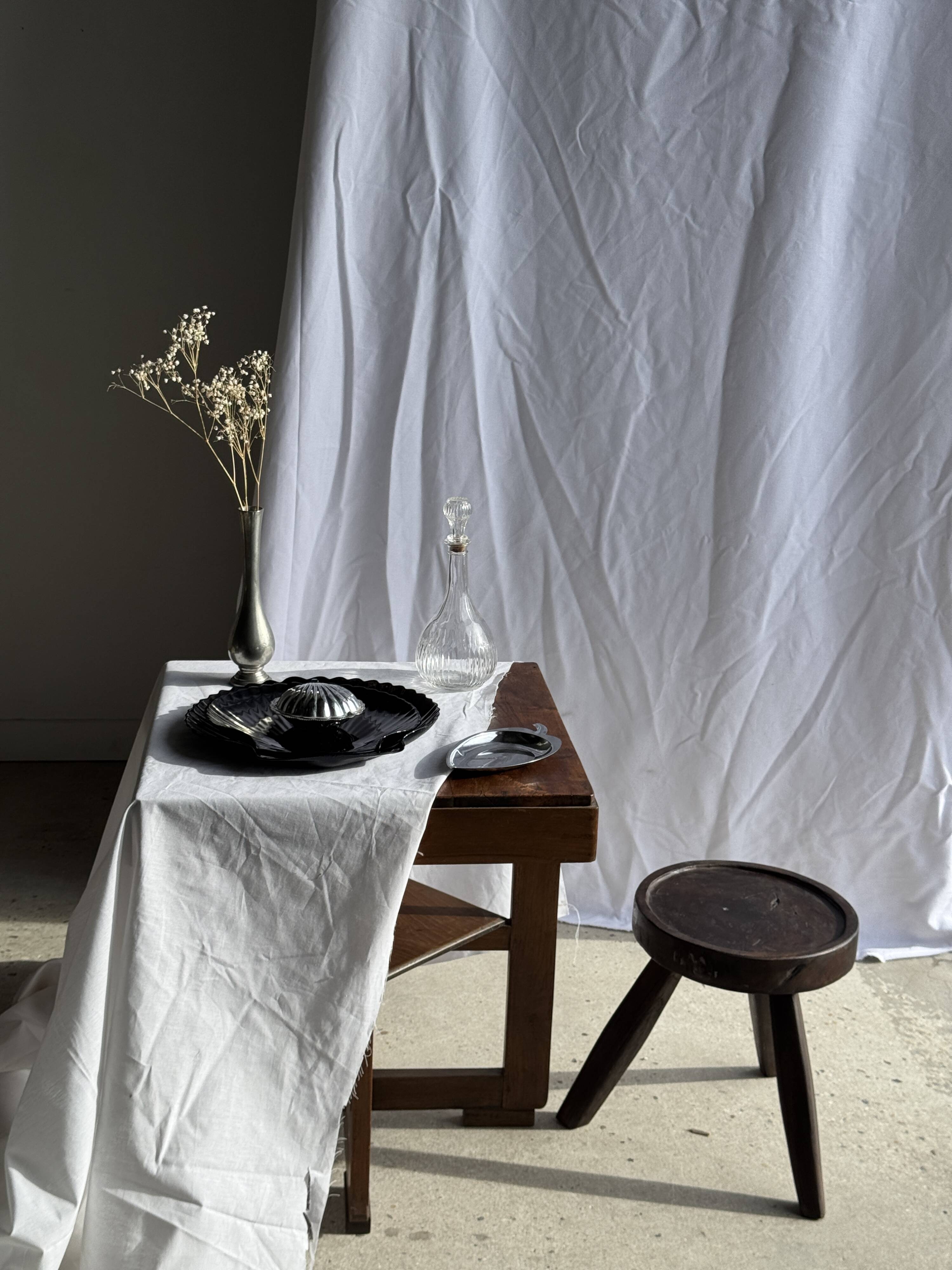 Pair of vintage black glass shell dishes D32 and D26