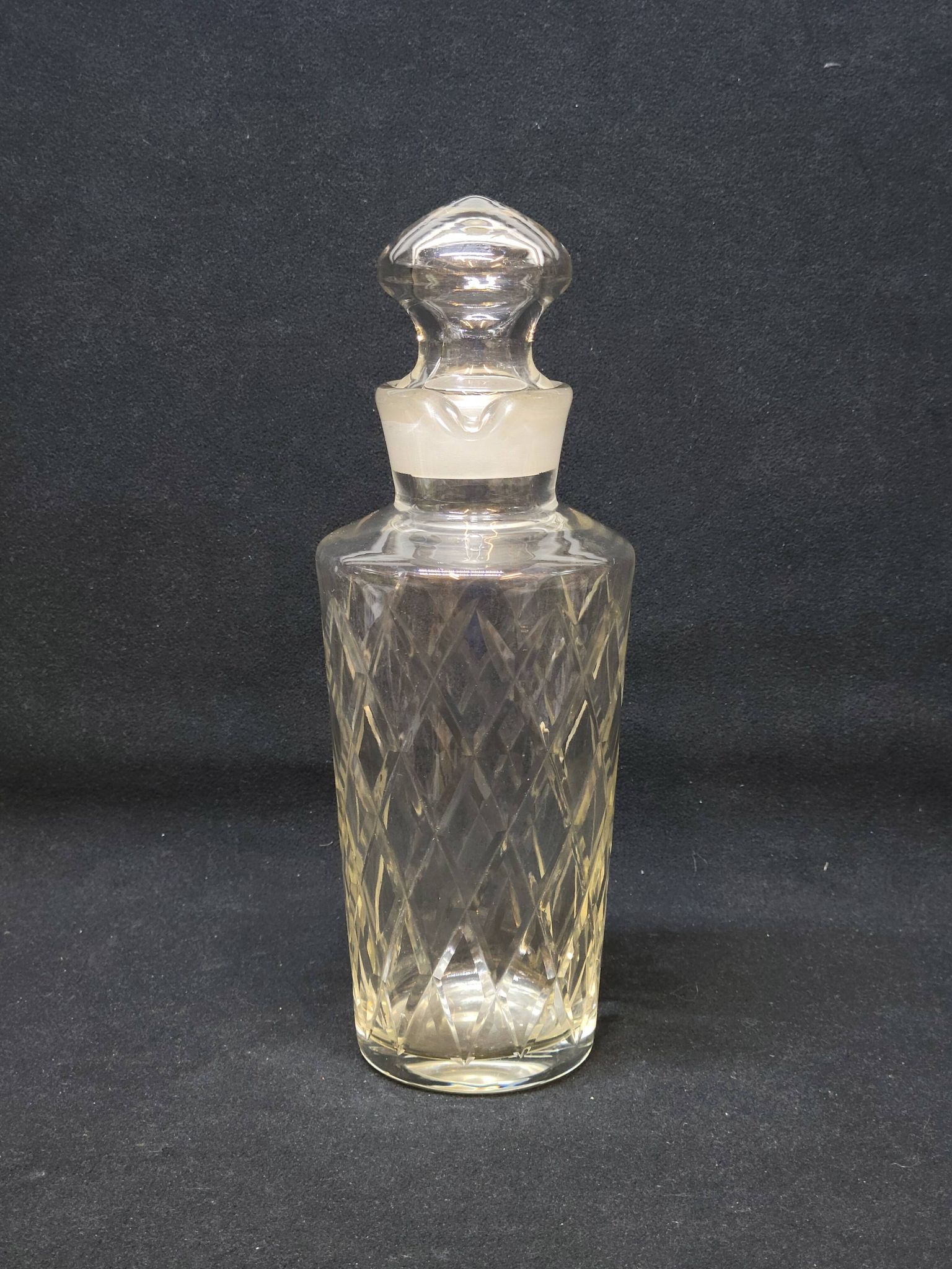 Carafe vintage en verre taillé