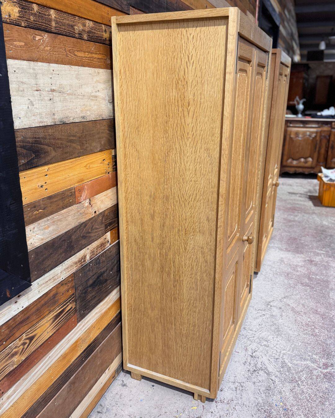 Two-door oak wardrobe – Guillerme & Chambron