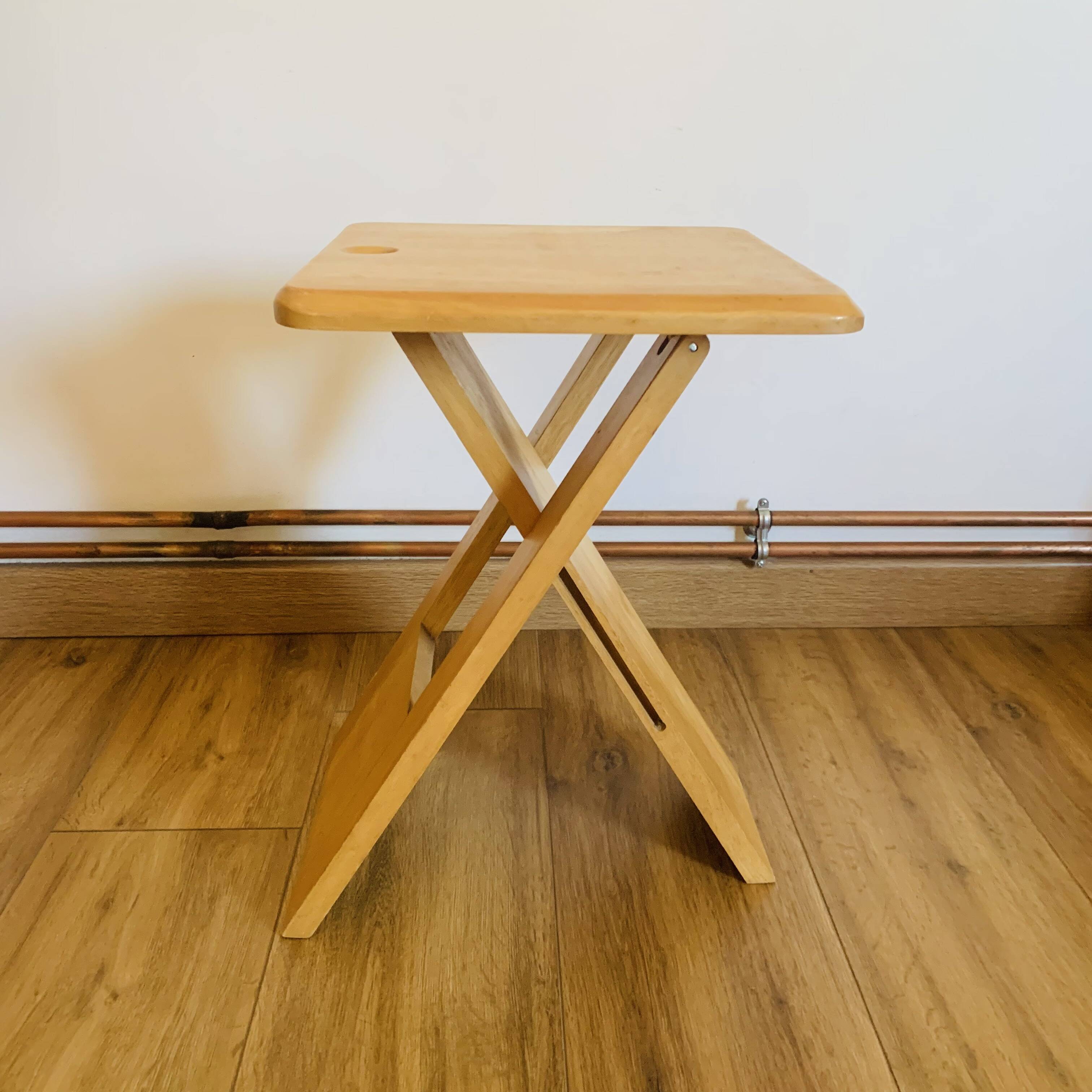 Tabouret pliant en pin massif par Adrian Reed
