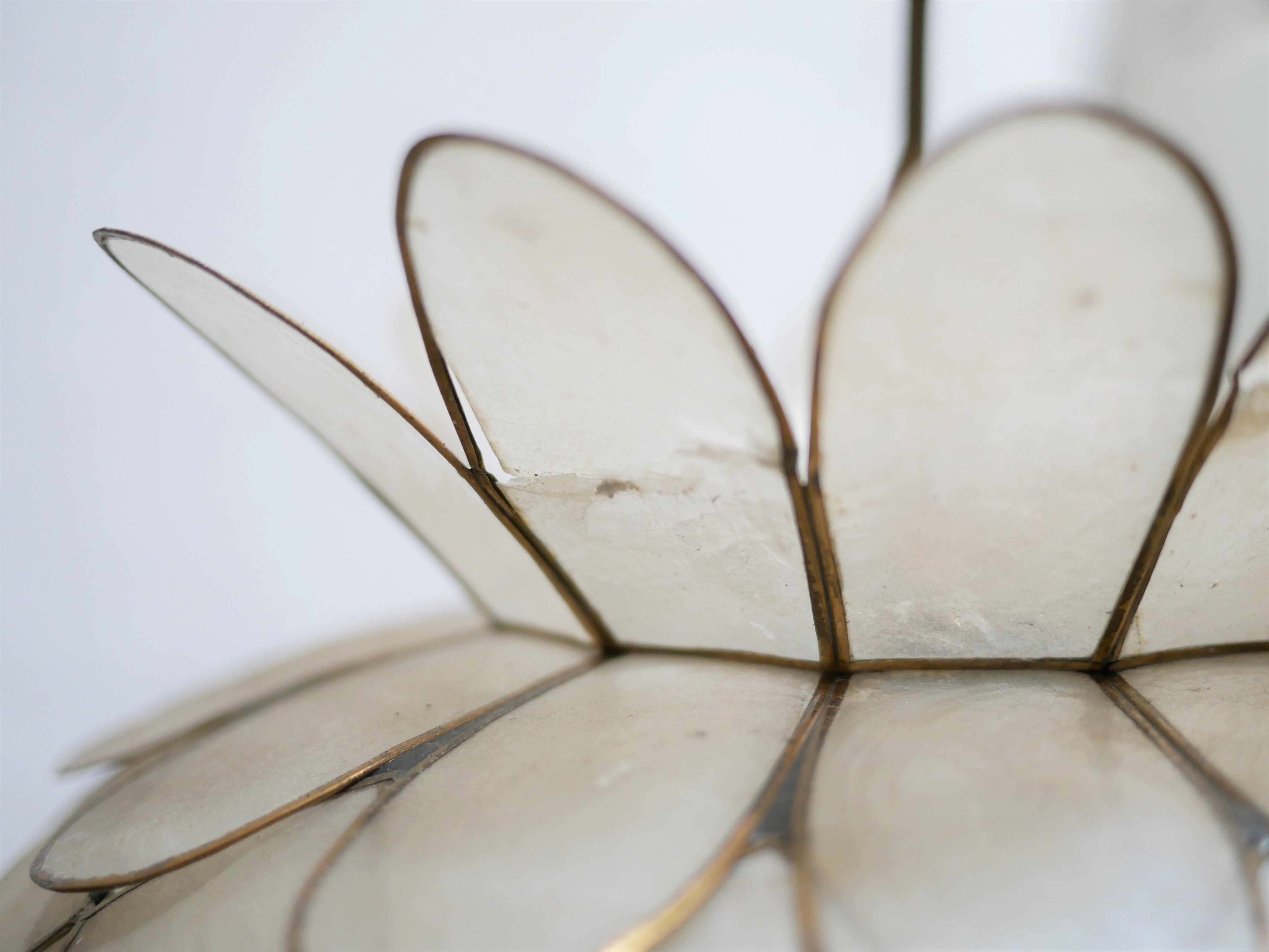 Suspension fleur vintage en nacre