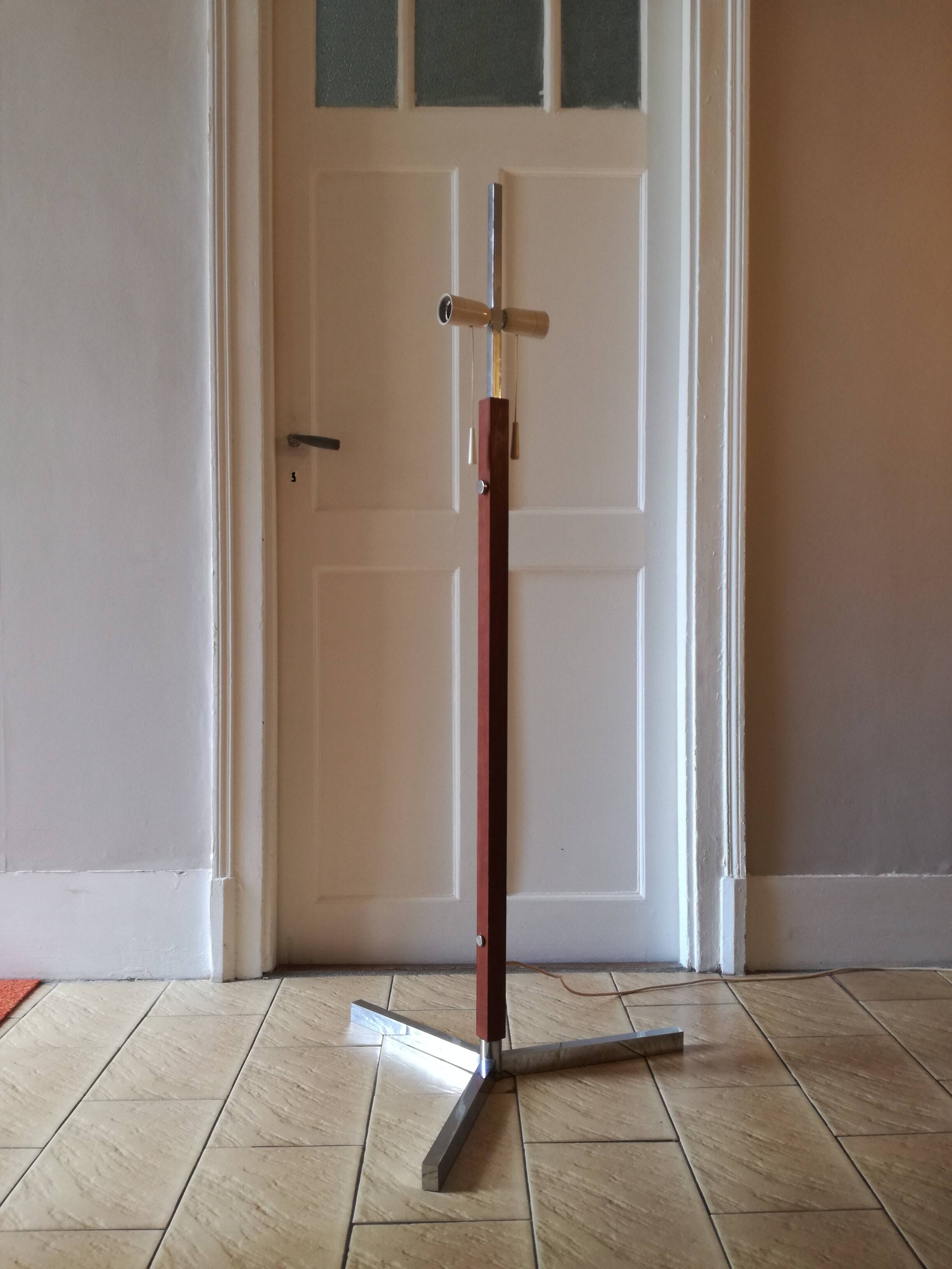 Adjustable floor lamp in walnut and metal 1960