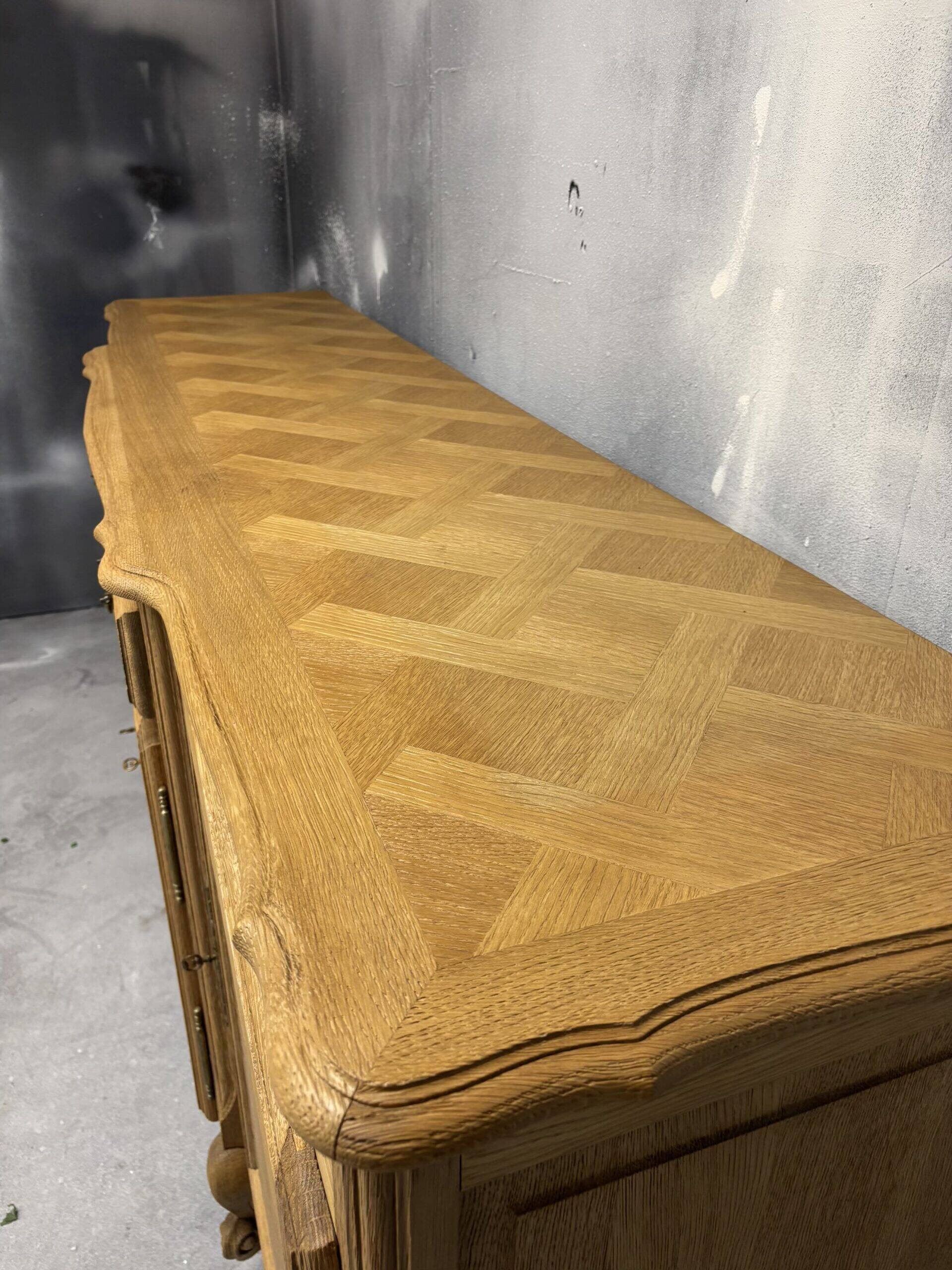 Oak buffet with marquetry