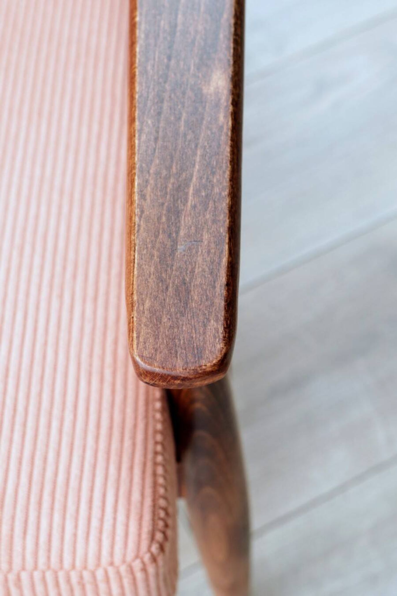 Vintage armchair velours côtelé flaming rosé 1970 design by H.Lis