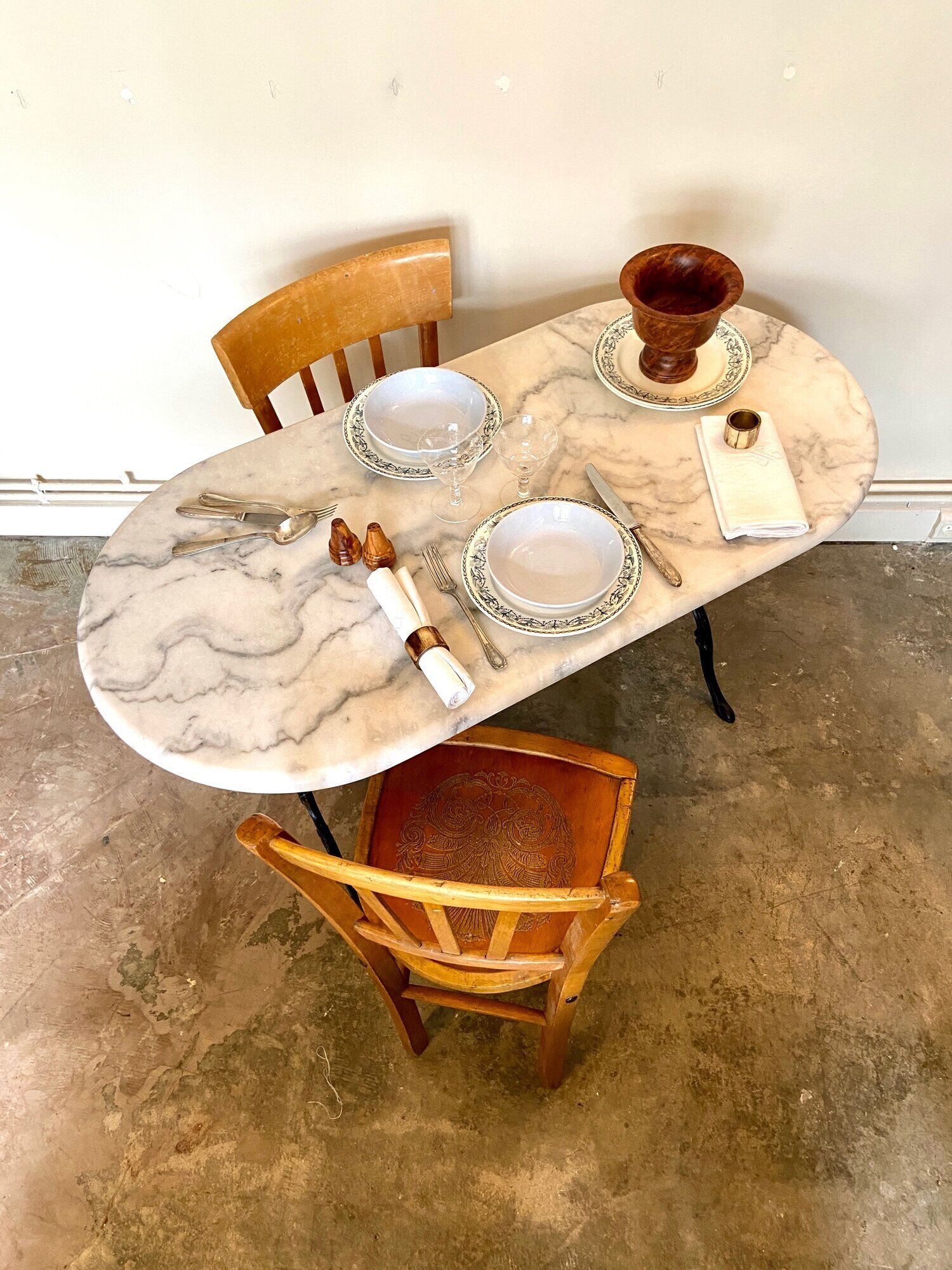 Bistro table in gray marble and cast iron