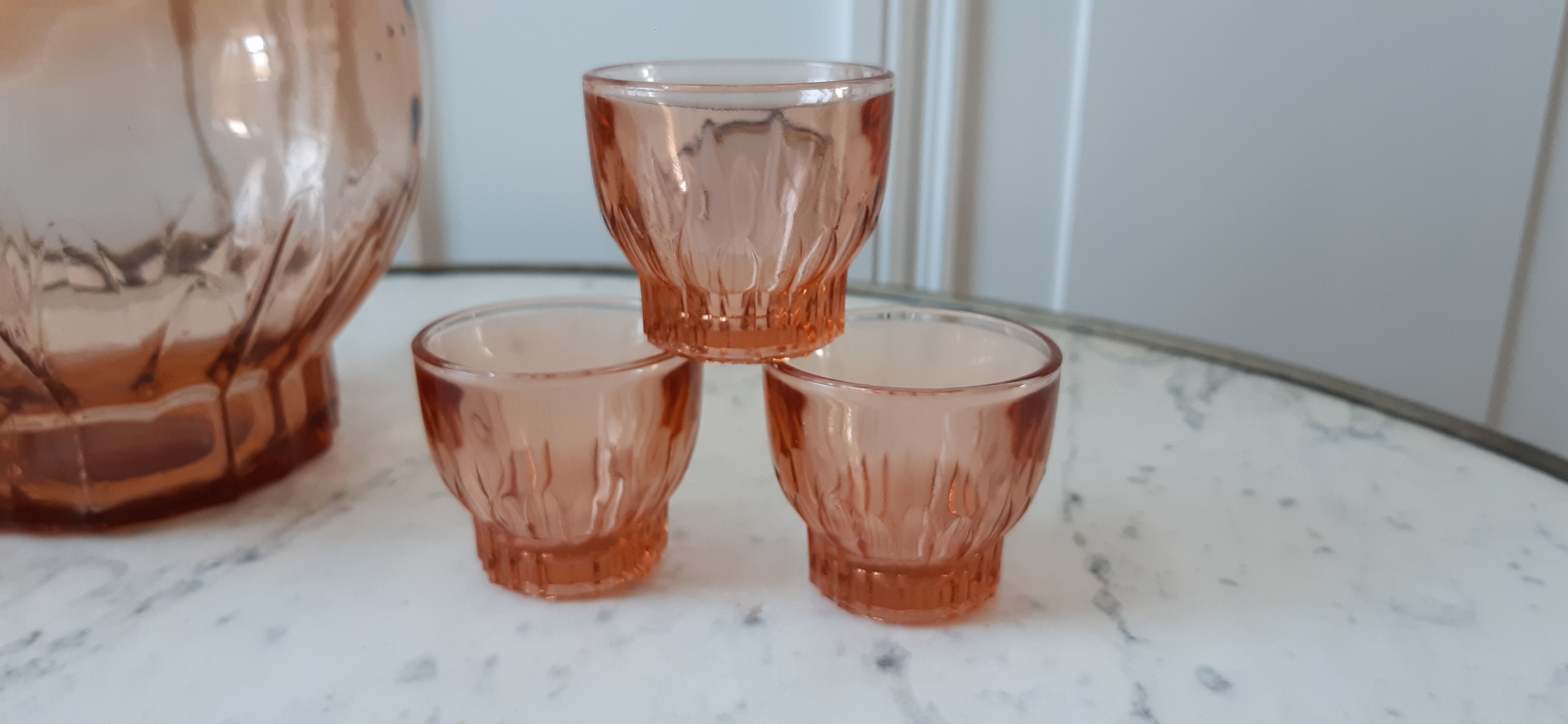 Set decanter and 5 liqueur glasses in pink art deco glass