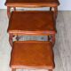 Lot de 3 tables gigognes - style Louis XV - merisier - décor marqueterie motif parquet (parqueterie)