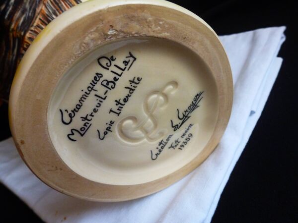 Pichet à eau de table signé au décor abstrait / cruche de table moderniste.