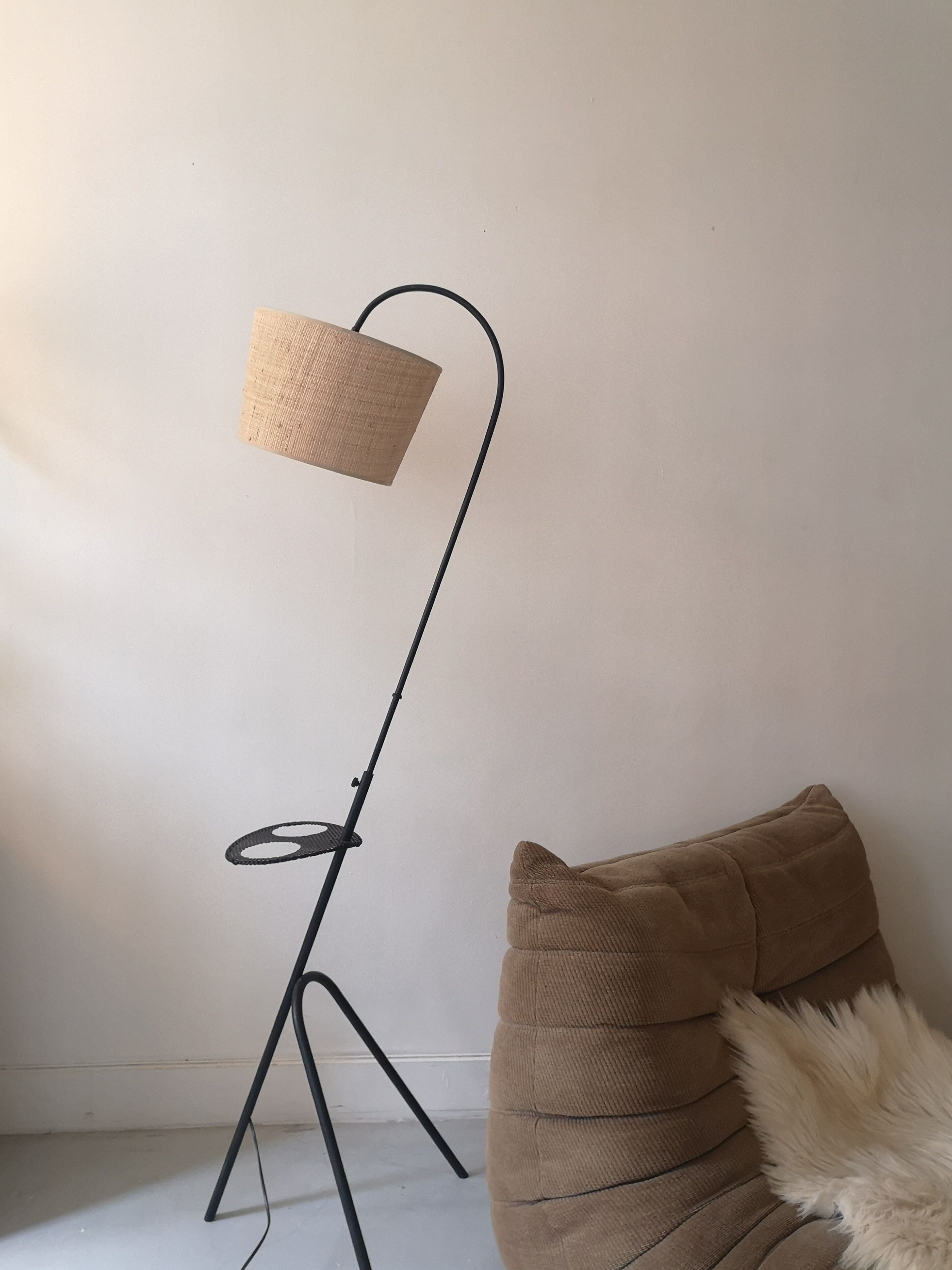 Vintage wire floor lamp/reading lamp in metal and wicker, 1960