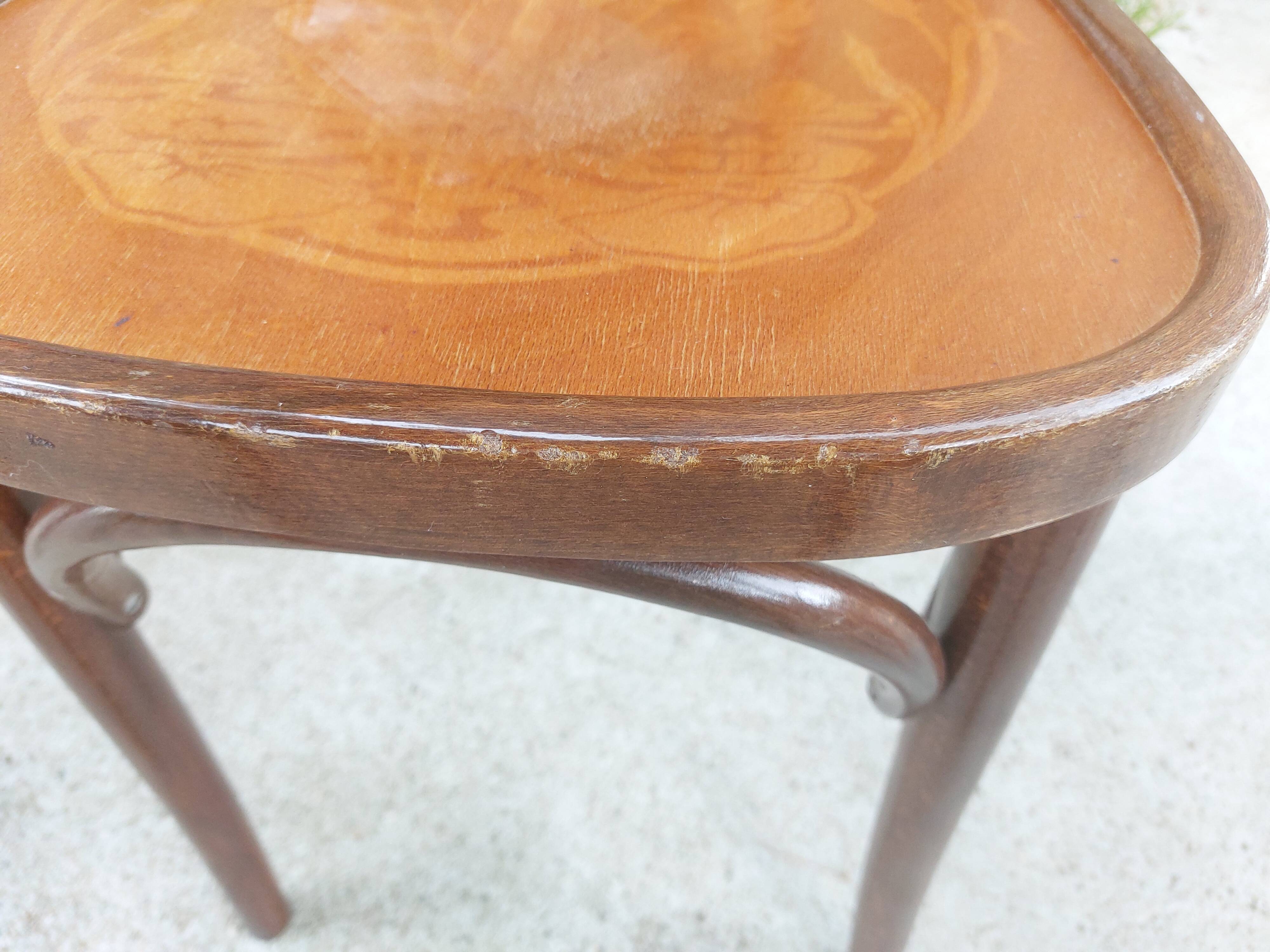 6 bistro chairs, pattern on the seat