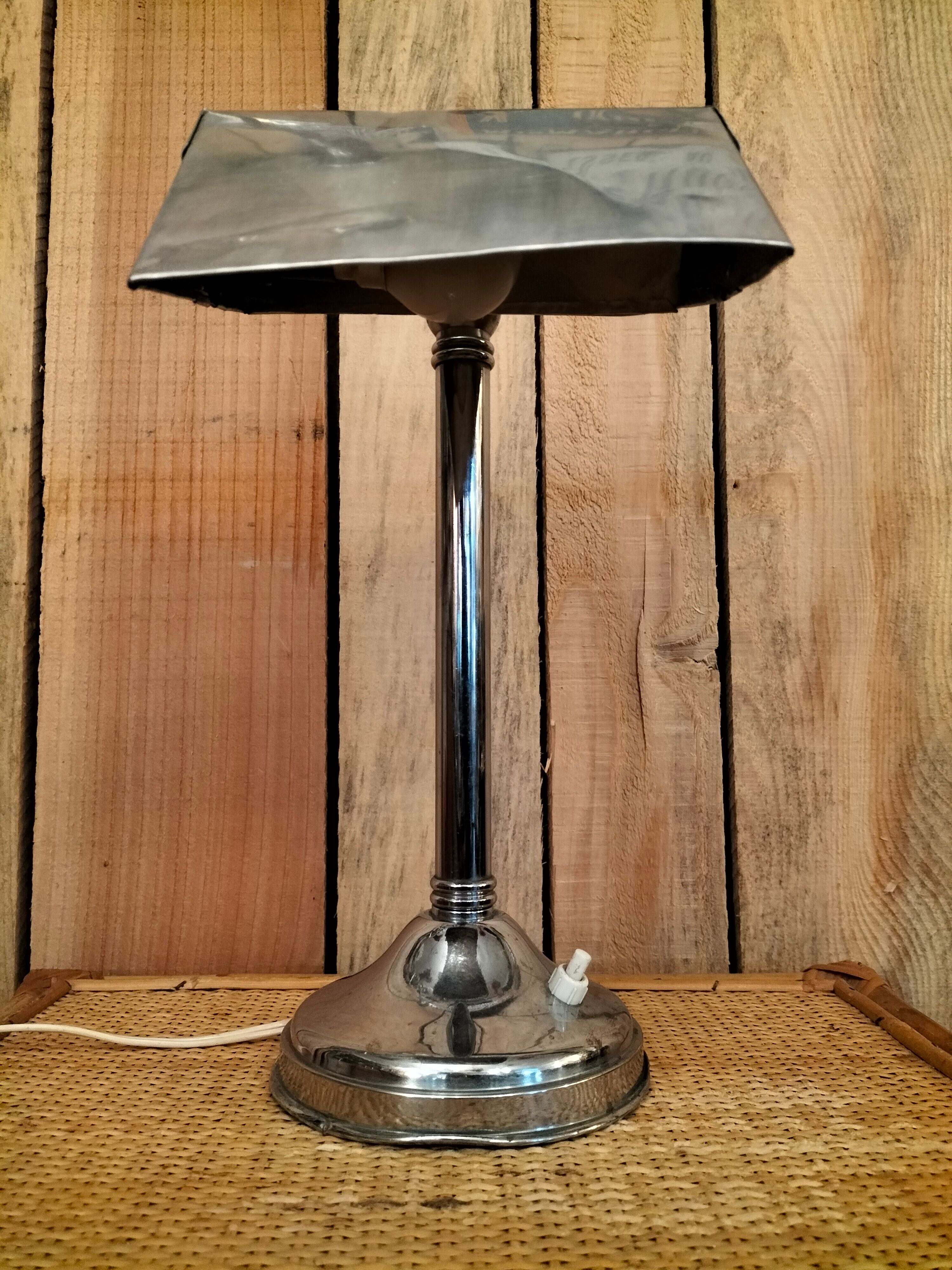 Desk lamp