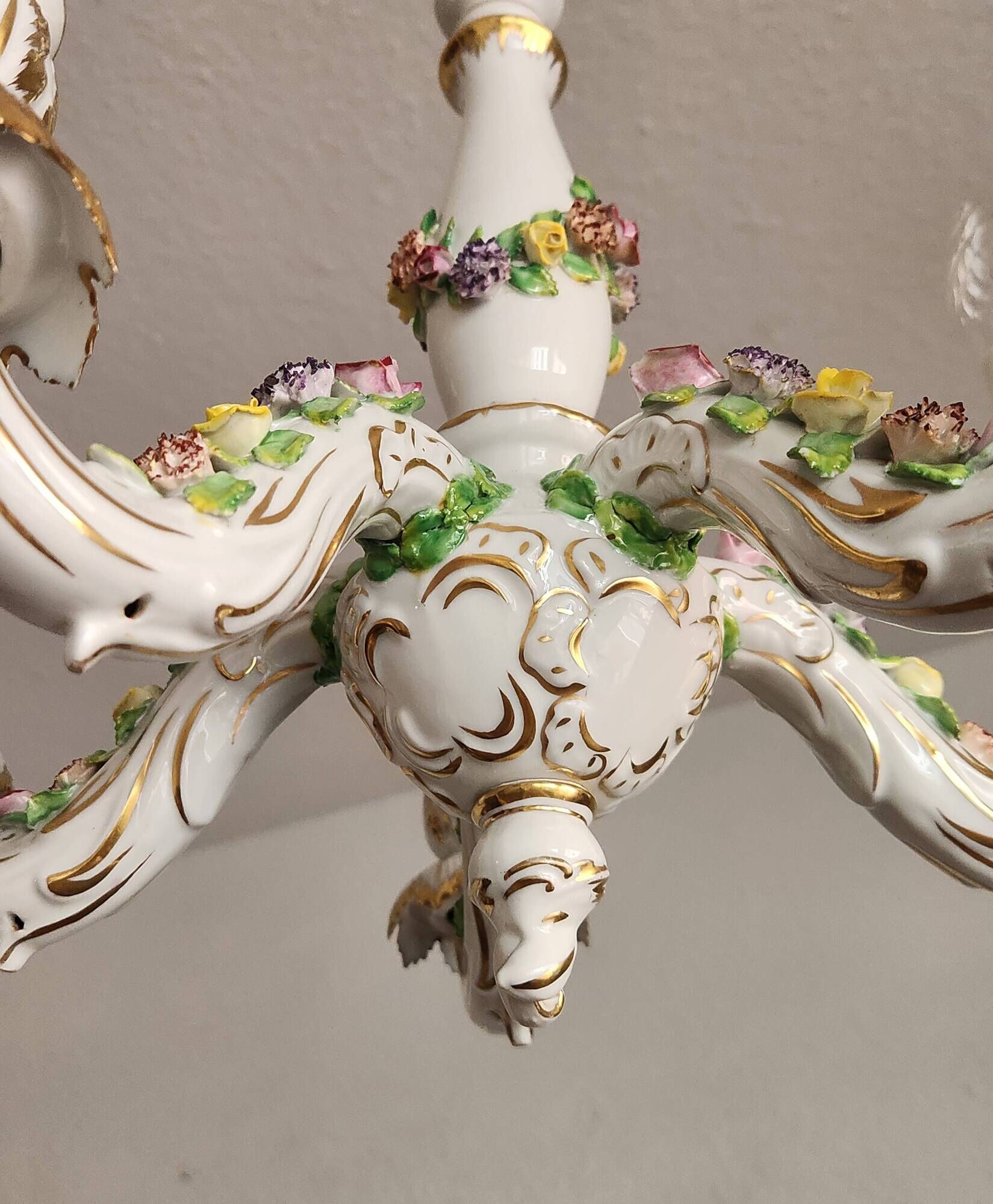 Handgeformt vergoldet vintage Porzellan Kronleuchter Capodimonte 1960er