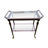 Serving on wooden and glass wheels