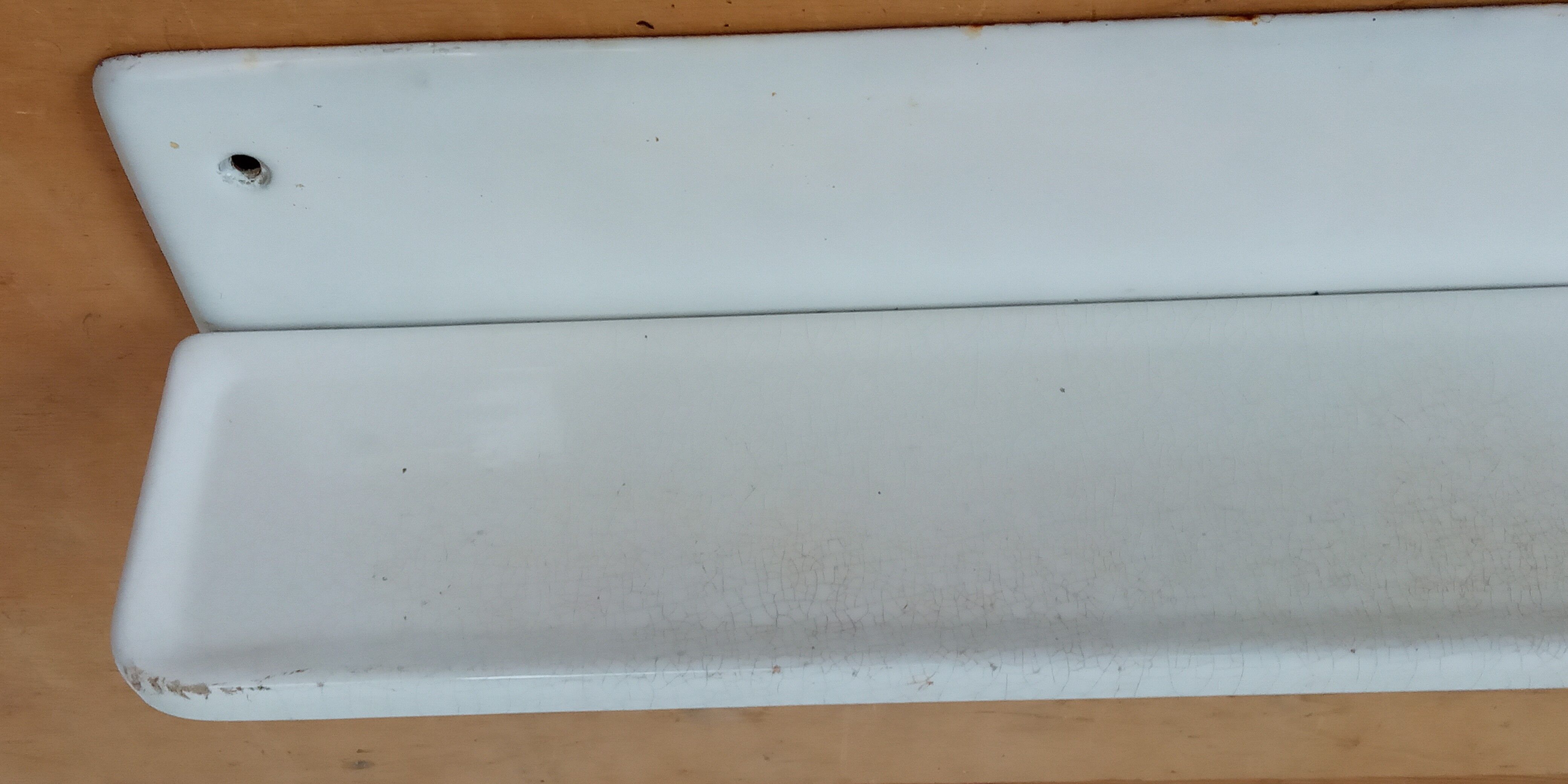 Earthenware shelf and enamelled cast iron