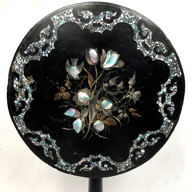 Napoleon III tipping pedestal table, blackened wood burgauté of mother-of-pearl