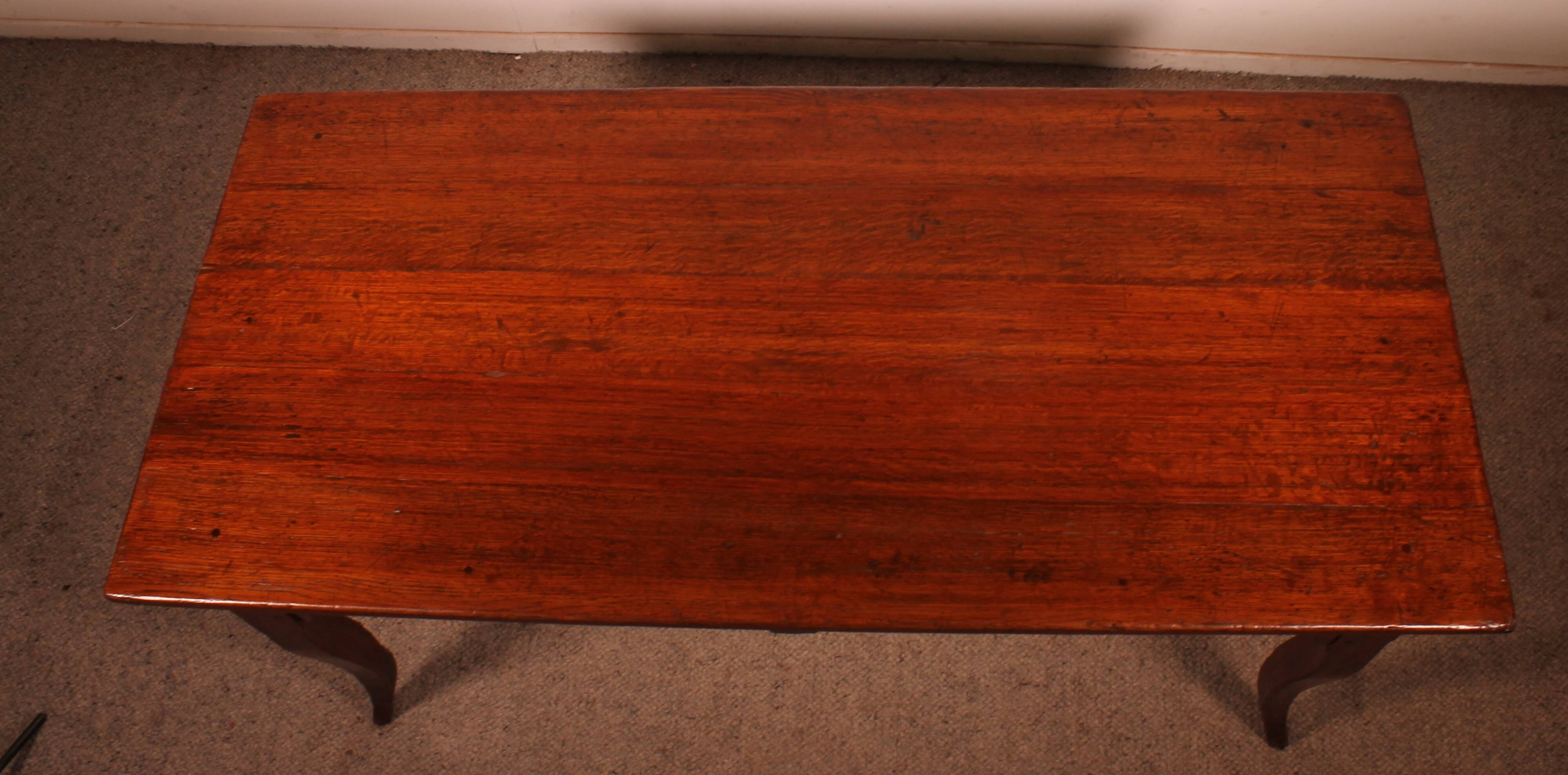 Louis XV table in oak, late 18th century.